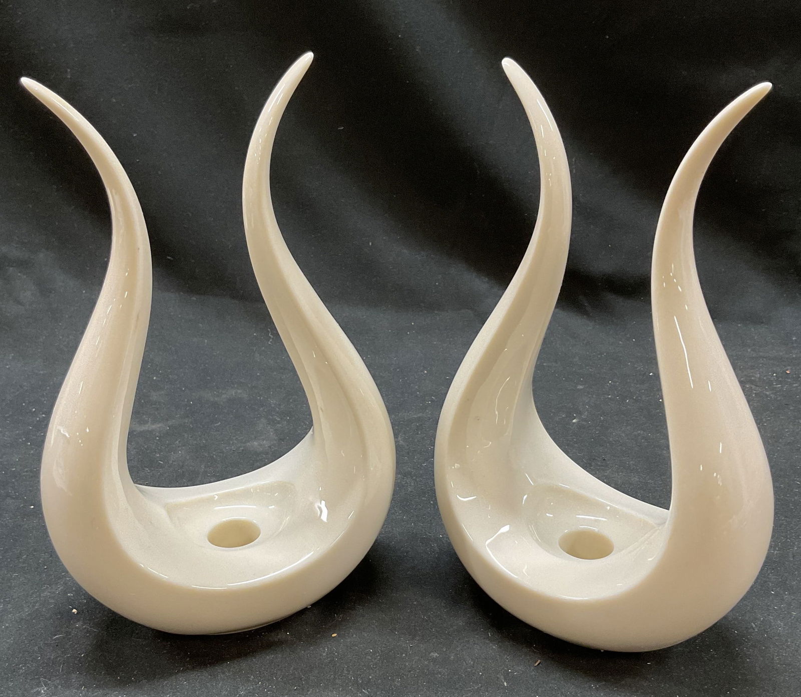 Set2 Lenox Lyre Collect Ceramic Candle Holders USA: Set 2 Lenox Lyre Collection Ceramic Candle Holders. Elegant, Flowy, symmetrical design. Bone white porcelain, high quality ceramic. cream color. Signed on underside. Made in USA. 4.5 x 3 x 8 inches, s