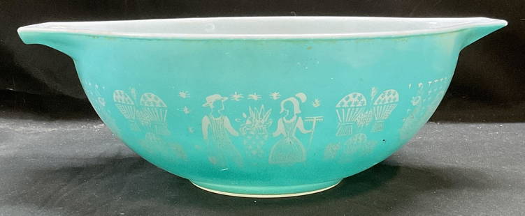 Vtg Pyrex Butterprint Blue Mixing Bowl USA: Vintage glass Pyrex mixing bowl. Blue with Butterprint pattern. Signed. Made in USA. Measures approx 10.5 x 4.5 inches. Some wear including scratching observed. Pyrex, vintage Pyrex, Pyrex Butterprint