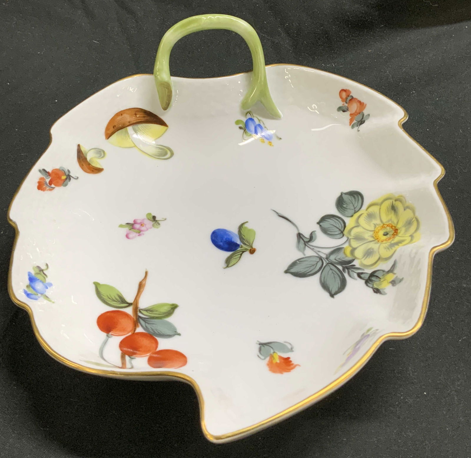 HEREND Market Garden Leaf Dish HUNGARY (1 of 9)