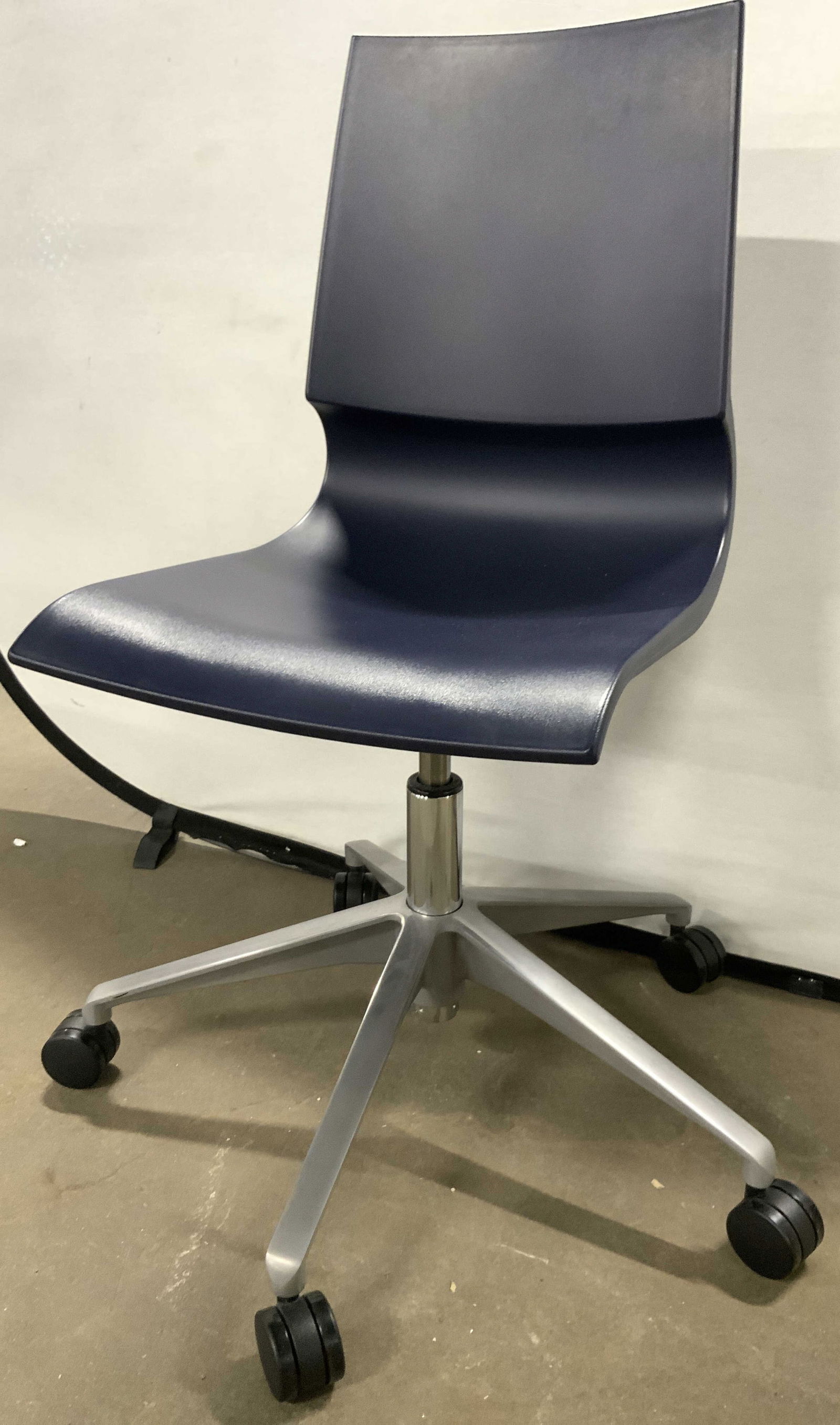 RICCIOLINA DWR Swivel Desk Chair Navy (1 of 9)