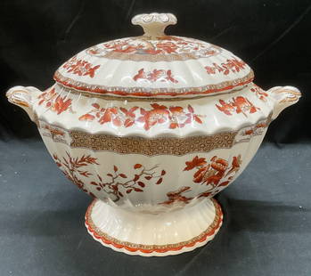 Vintage Spode Indian Tree Porcelain Tureen England: Vintage Spode porcelain tureen with lid. Indian Tree pattern. C. 1730 design. Hand painted decoration. Scalloped edge and ribbed design. Measures approx 12.5 x 9.5 x 7 inches. Signed. Made in England.