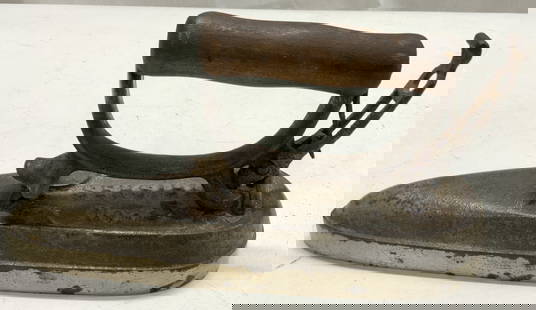 Antq SENSIBLE No 5. Cast Iron W Detachable Handle: Antq SENSIBLE No 5. Cast Iron W Detachable HandleIron features a detachable handle & appears to be cast iron material. Iron is heavy. Signed & marked. Reads SENSIBLE. Surface wear consistent to age, u