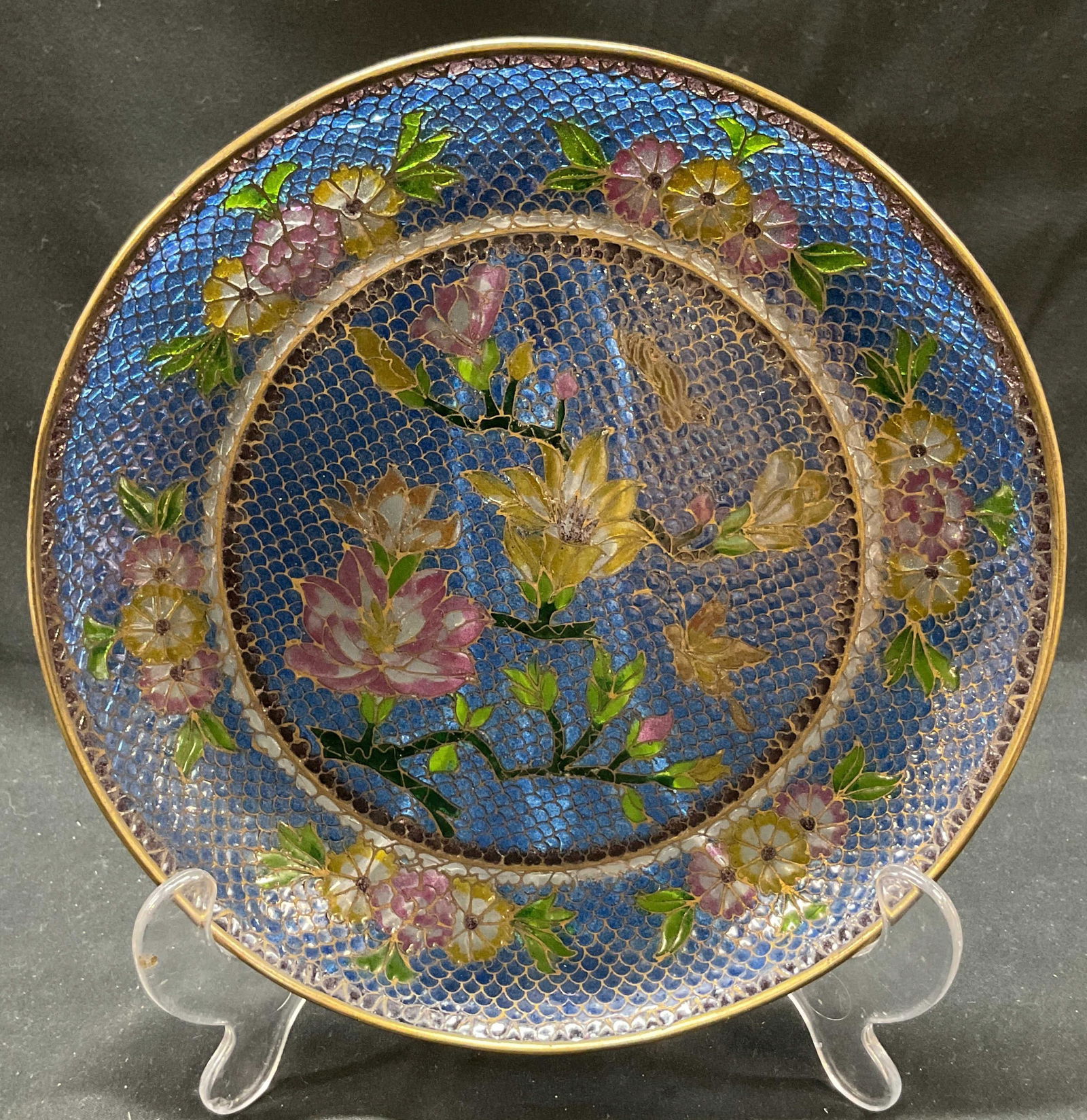 Vtg Plique a Jour Cloisonne Floral Plate: Vintage Plique a Jour Cloisonne floral plate. Enameling technique with enamel laid into cells horned by thin metal wires. Vibrant floral motif with pink, yellow and blue flowers and green foliage. Fis