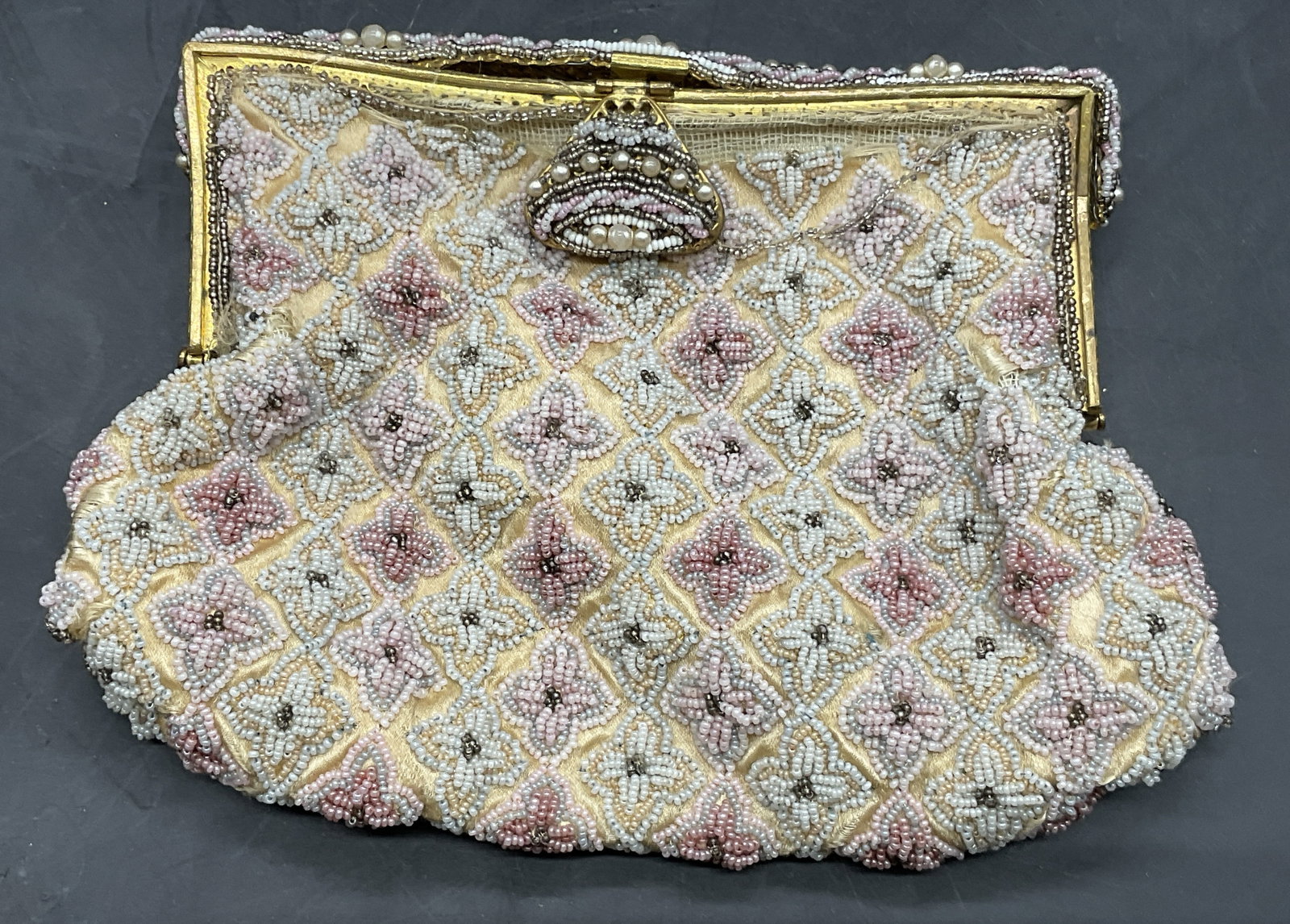 SAKS FIFTH AVENUE Vintage Beaded Purse, France: SAKS FIFTH AVENUE Vintage Beaded Purse. Crafted from sift hand material and decorated with seed beads & pearlescent beads. Interior reads SAKS FIFTH AVENUE MADE IN FRANCE. Gold tone metal chain top ha