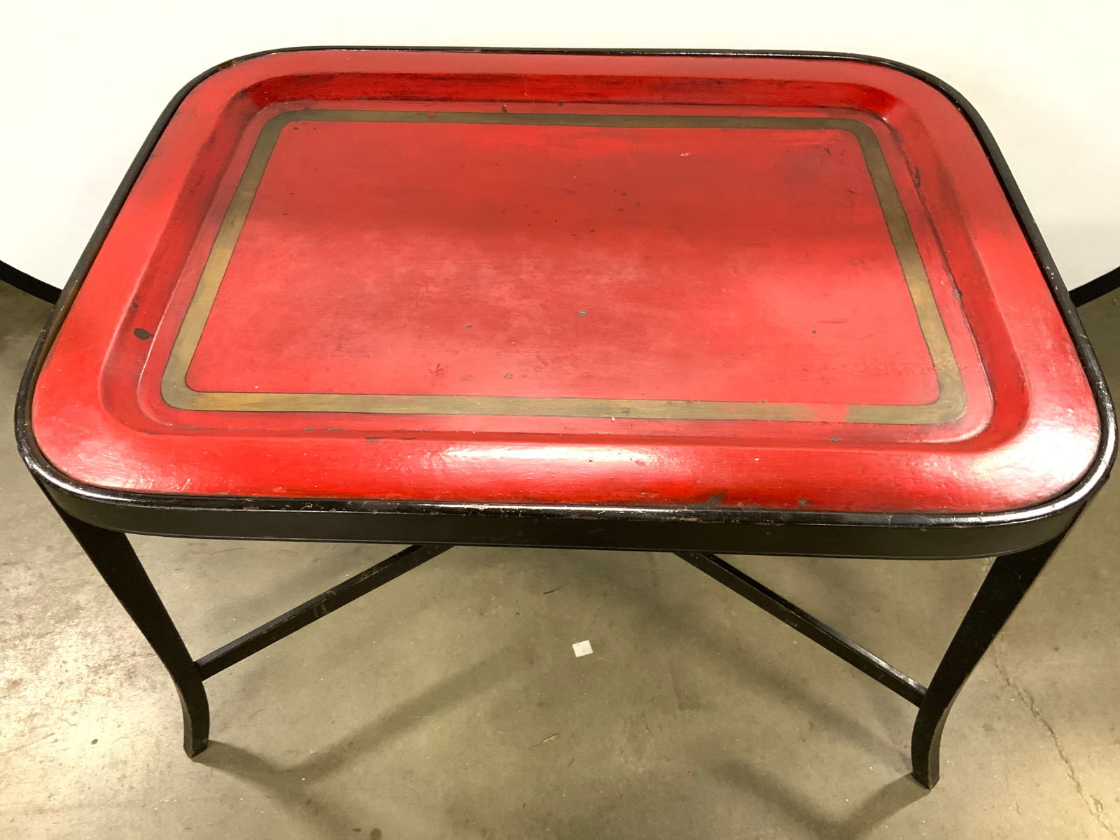 Vtg Lacquered Wood & Metal Tray Tbl Blk & Red (1 of 10)