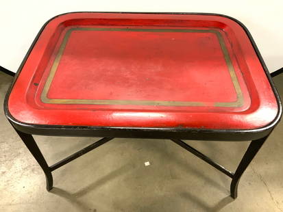 Vtg Lacquered Wood & Metal Tray Tbl Blk & Red: Table is vintage. Piece has black toned lacquered wooden frame with V form stretchers between legs. Table top is red and gold toned with metal tray top. Table measures approximately 31.5 inches long 2