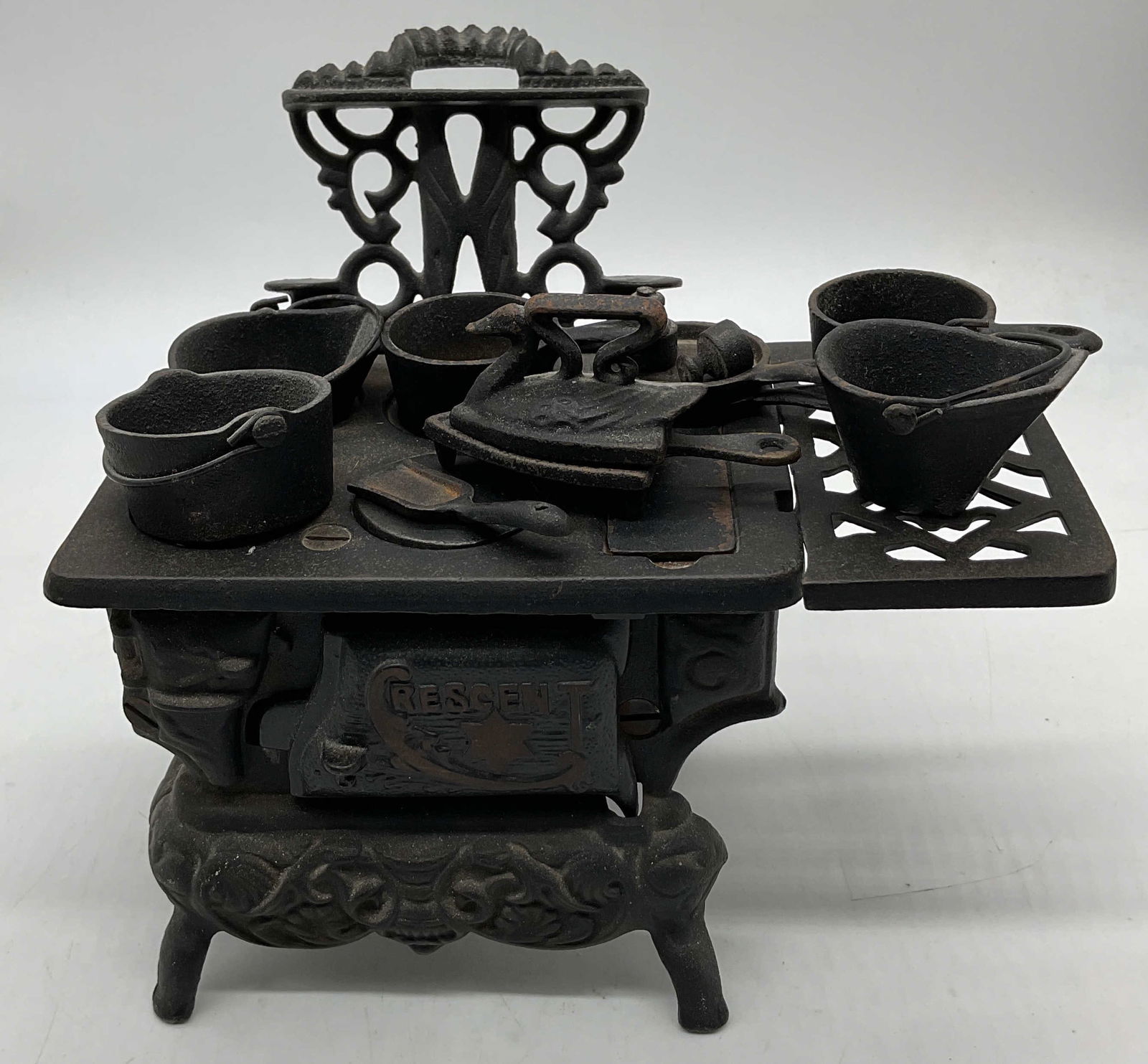 Set 13 Vtg Cast Iron Miniature Crescent Stove USA (1 of 9)