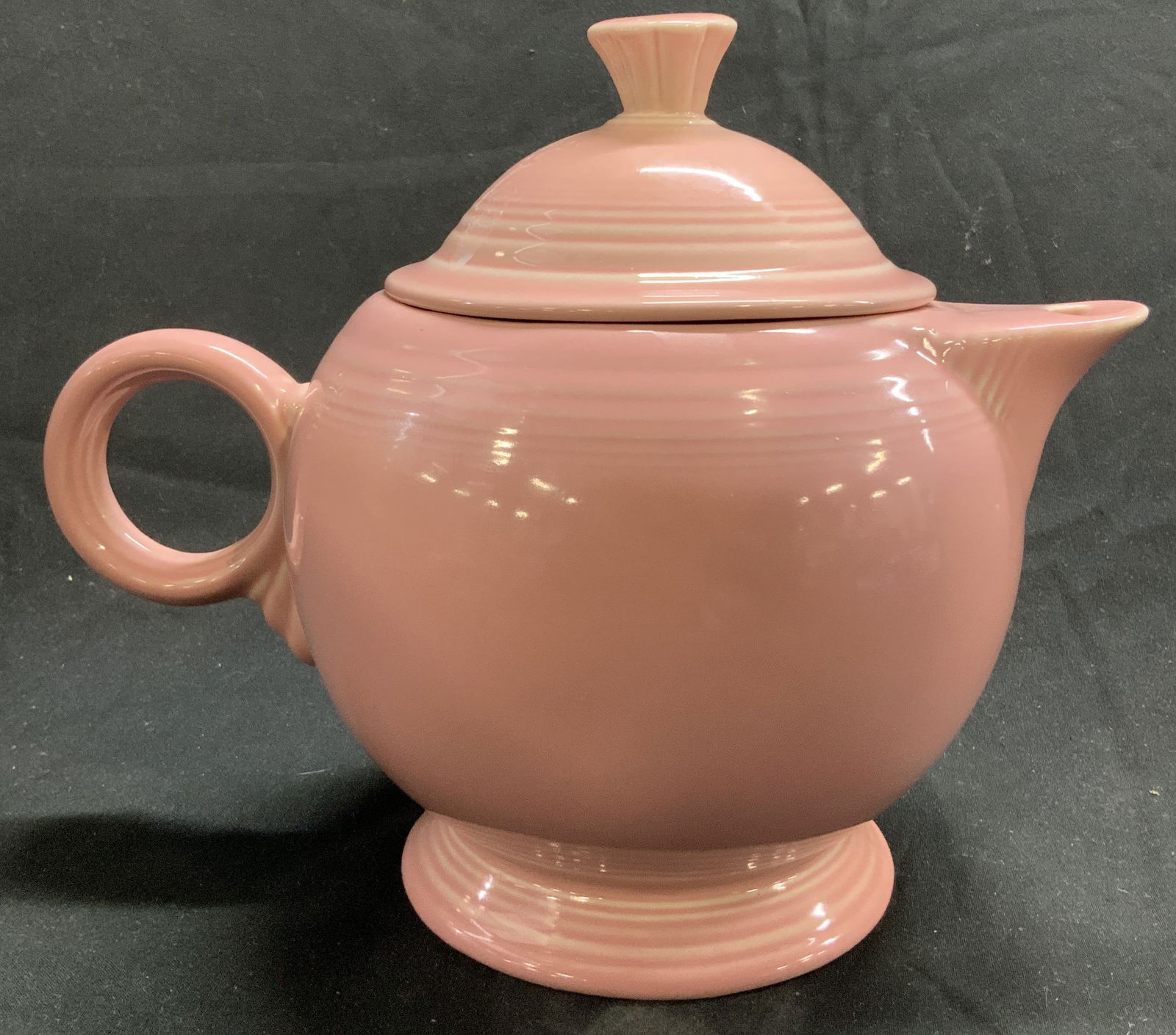 Vntg FIESTA Rose Glossy Covered Ceramic Teapot (1 of 7)