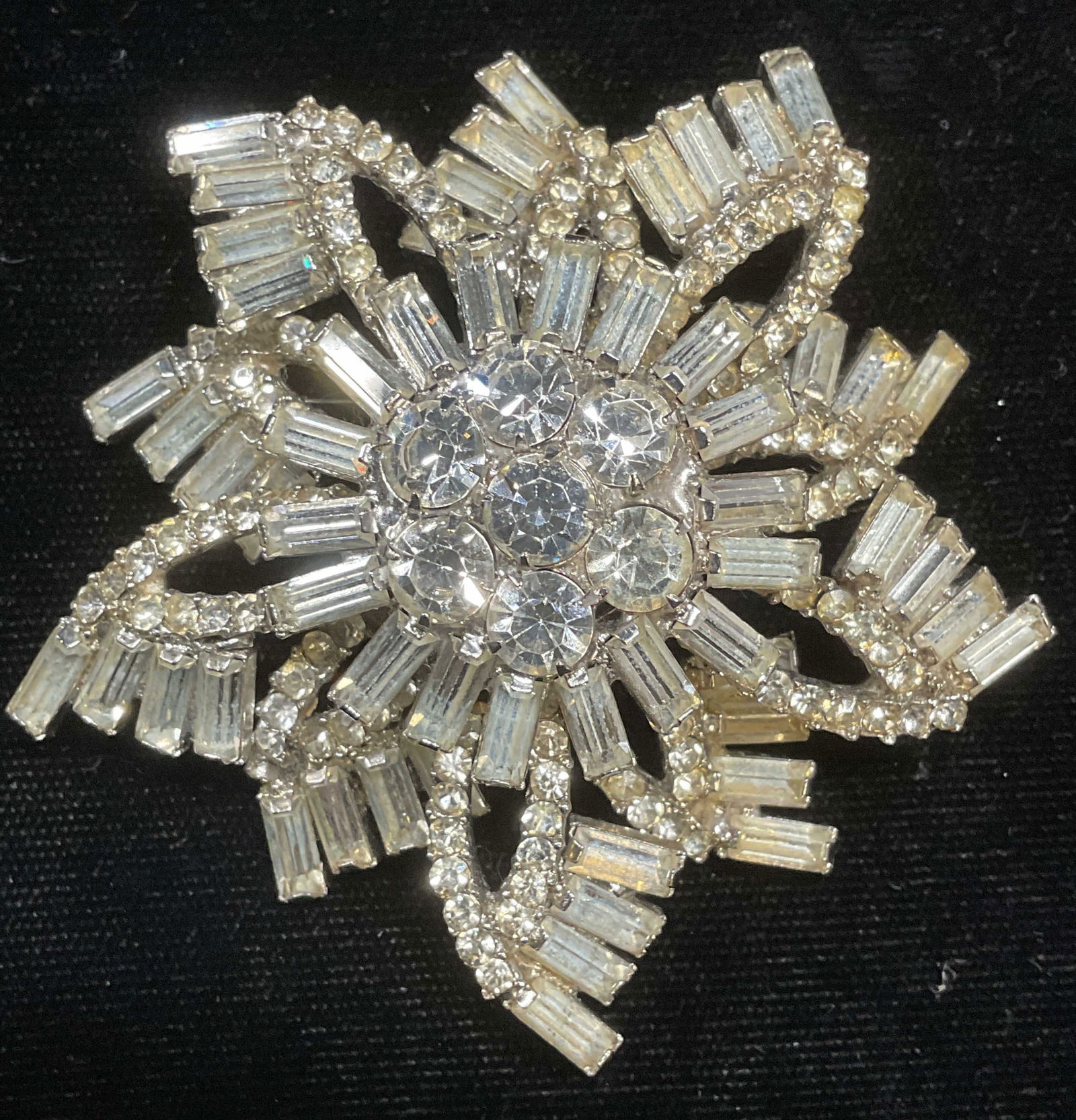 Vtg Silver Tone Crystal Flower Brooch 2.75 In W (1 of 6)