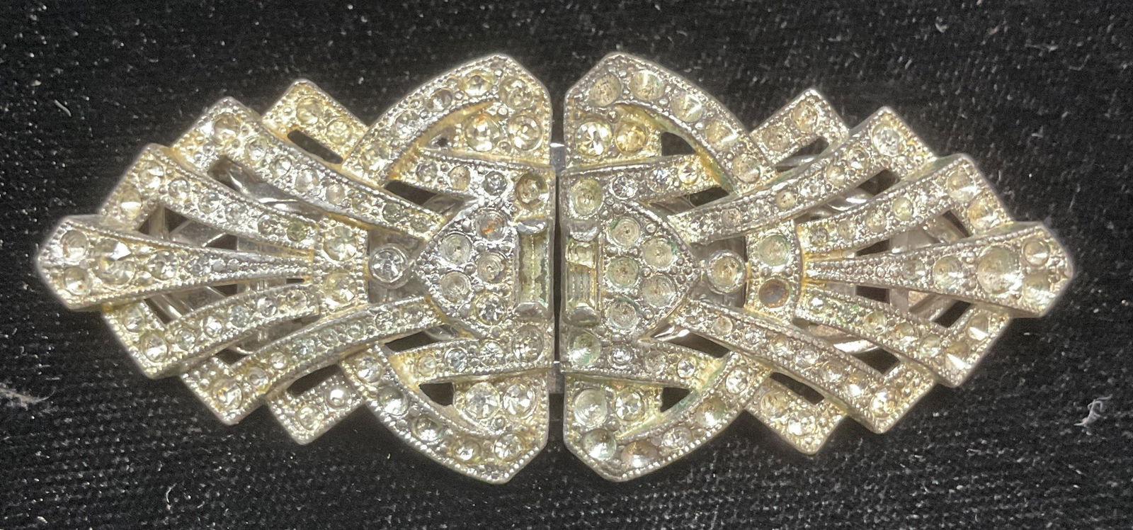 Vintage Coro Duette Crystal Fur Clip Brooch: Vintage Coro Duette silver tone crystal decorated fur clip and brooch. Signed. Measures approx 1.25 x 2.75 inches. Some wear including scratching and loss to crystals observed. Jewelry, estate jewelry
