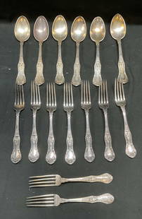 Set 16 Tiffany & Co Regent Silver Pl Flatware: Set of 15 pieces antique and vintage Tiffany & Co silver plated flatware. Regent pattern. Decorative raised scroll and flower motifs. Set includes 6 tablespoons, 8 dinner forks, and 2 salad forks. Lar