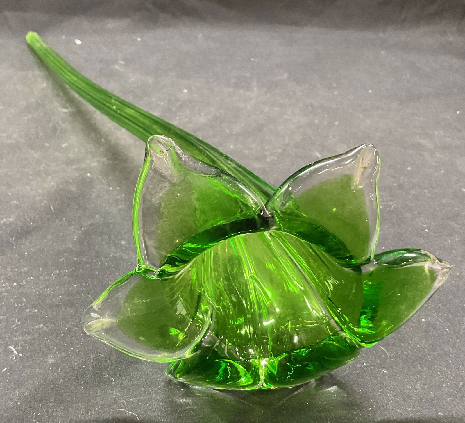 Vtg Green Art Glass Flower Decor (1 of 6)