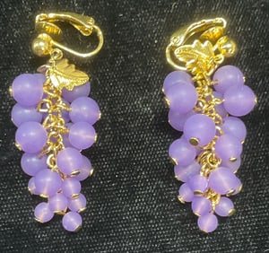 Vtg Gold Tn Metal W Purple Beaded Grape Earrings