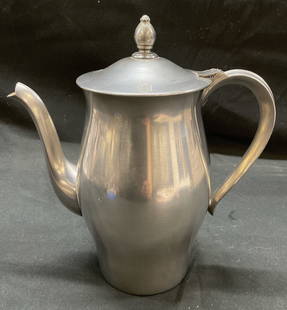 International Pewter Metal Coffee Pot, 9 inches: International Pewter Metal coffee pot. Signed on underside. International Pewter 276 0 With eagle / Bird hallmark 8 x 9 inches. Some surface wear including scratching and residue. Coffee pot, Table wa