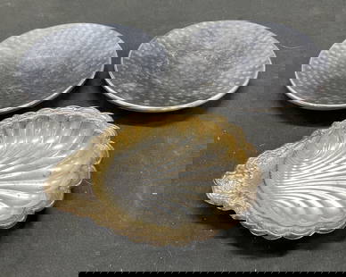 Lot 3 Trinket Dishes, Silver Plated Oyster Dish+: Lot 3 hammered metal dish and silver Plated oyster dish. Lot includes 2 hammered dishes, sticker on underside reads made in India, and 1 oyster dish. 5.5 x 5.5 inches. Some surface wear consistent wit