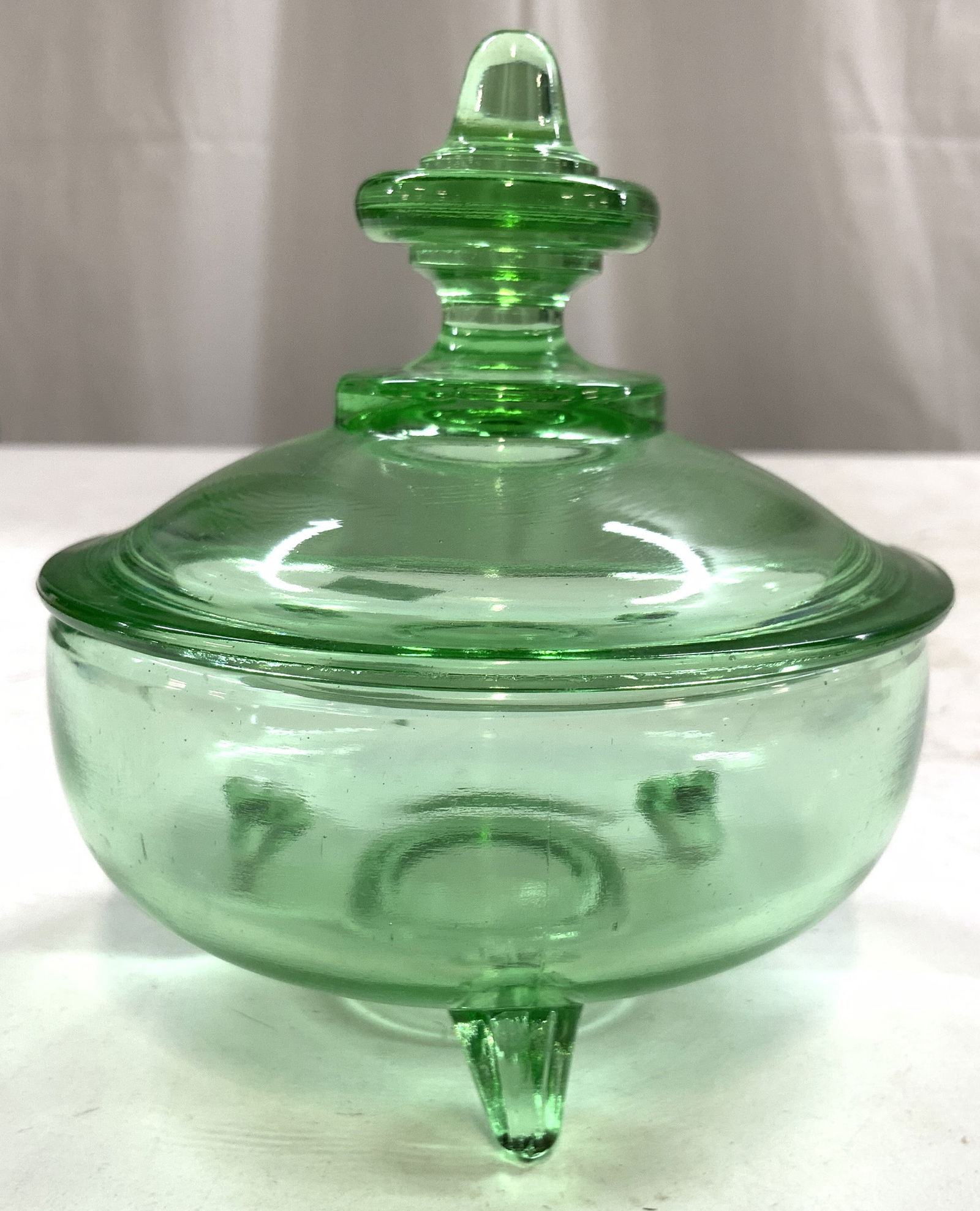 Vntg Lidded Art Glass Bowl W Lid & Feet Green (1 of 7)