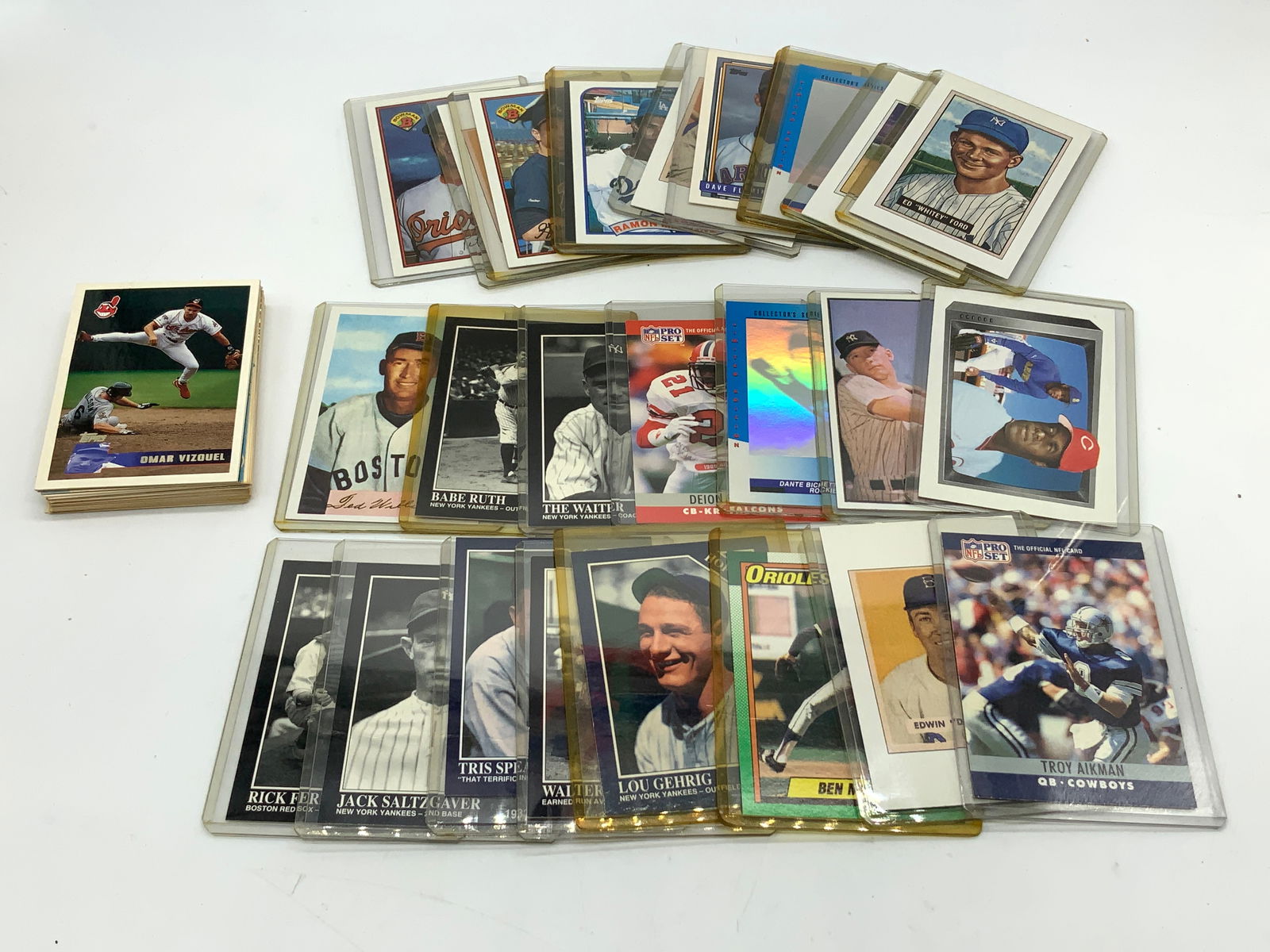 30+ 1990s Assorted Baseball Trading Cards TOPPS+ (1 of 7)