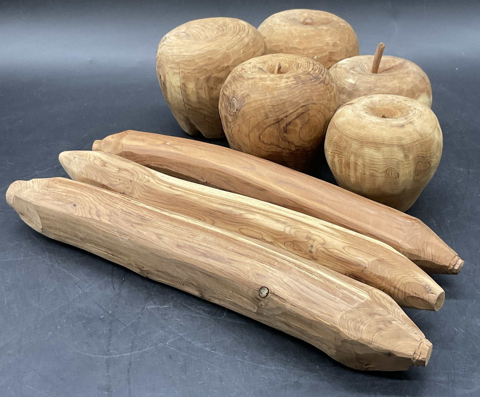 Lot 8 Vintage Carved Wood Fruit, Apples & Bananas (1 of 8)