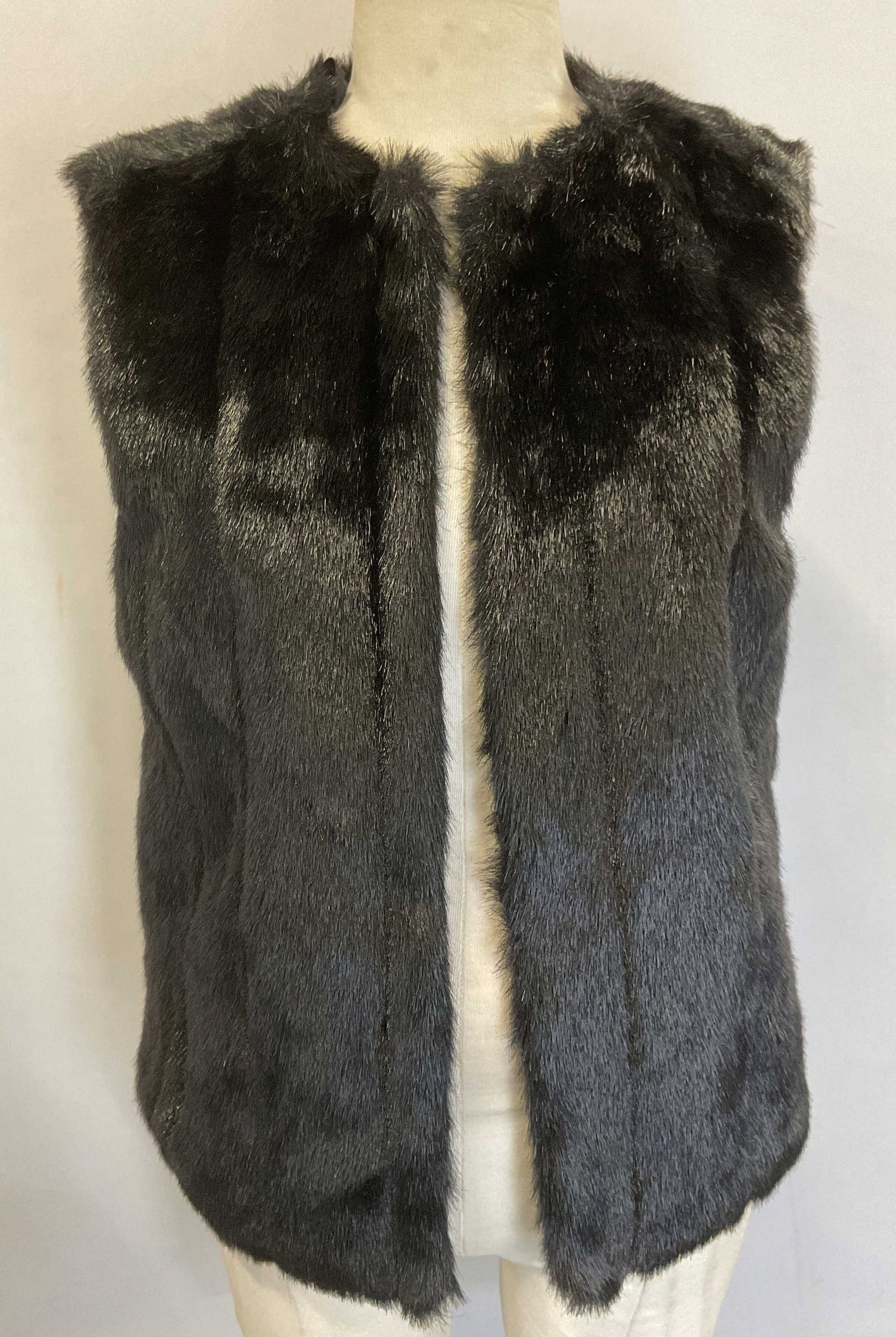 Vtg Dennis Basso Black Faux Fur Sleeveless Vest (1 of 6)