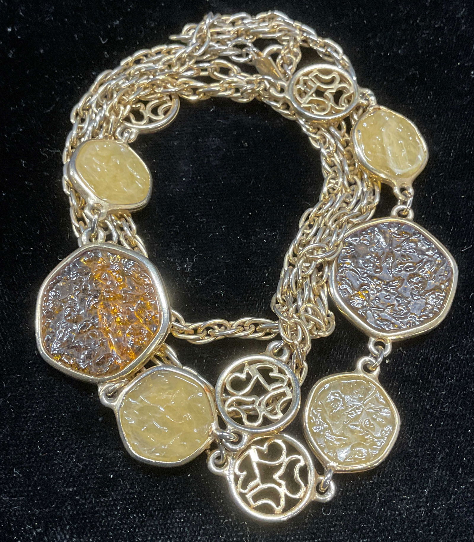 Sarah Coventry Gold Tone Lucite Necklace: Vintage Sarah Coventry gold tone lucite pendant necklace. Signed. Drop length approx 18.5 inches. Some wear including scratching observed. Jewelry, estate jewelry, costume jewelry, cocktail jewelry, f