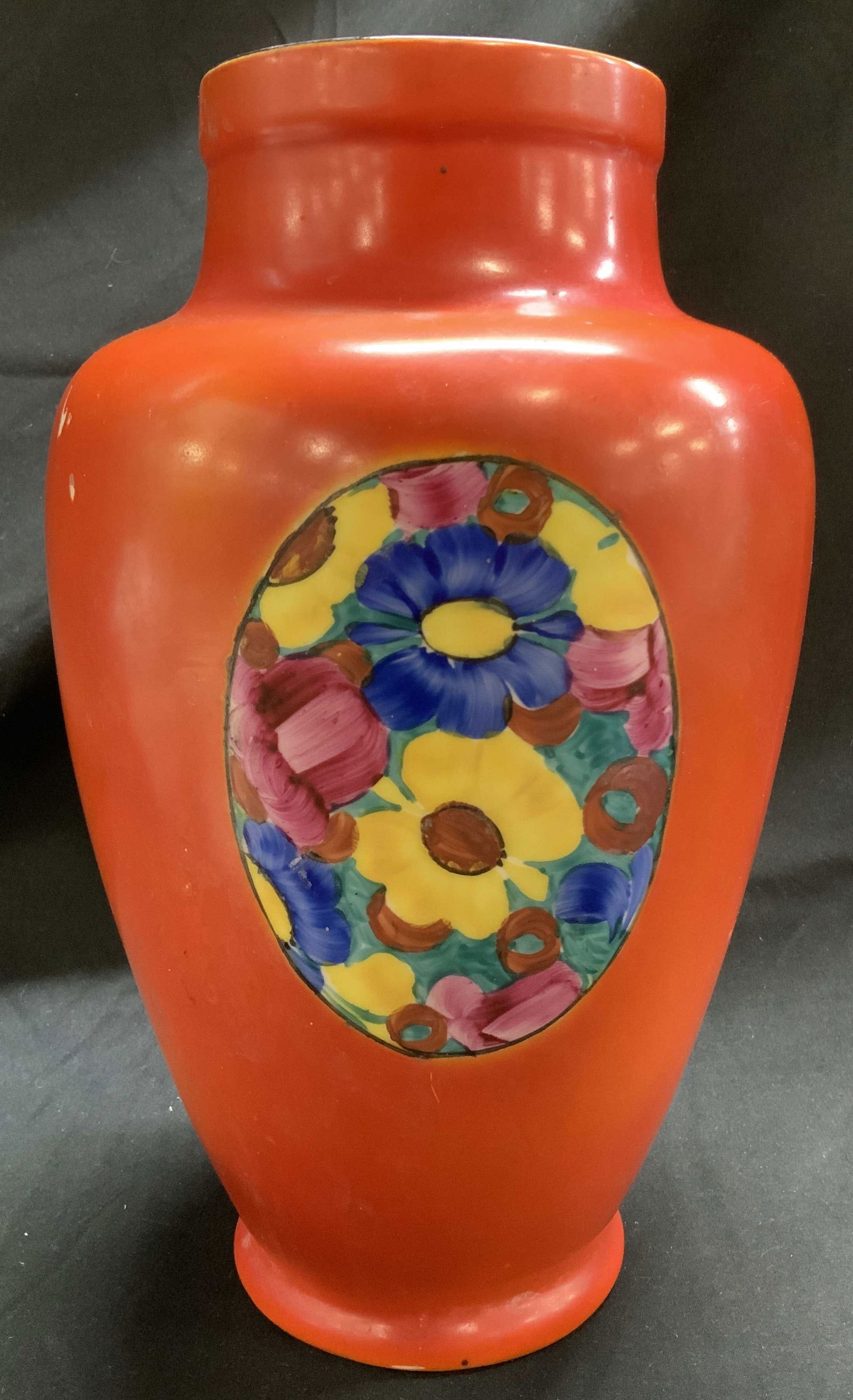 Vtg Hand Painted Floral Orange Vase CZECHOSLOVAKIA: Vtg Hand Painted Floral Orange Vase CZECHOSLOVAKIA Vase features a distinctive vibrant orange glaze & is adorned with a hand-painted stylized floral pattern in the center. Vase is ceramic material. Si