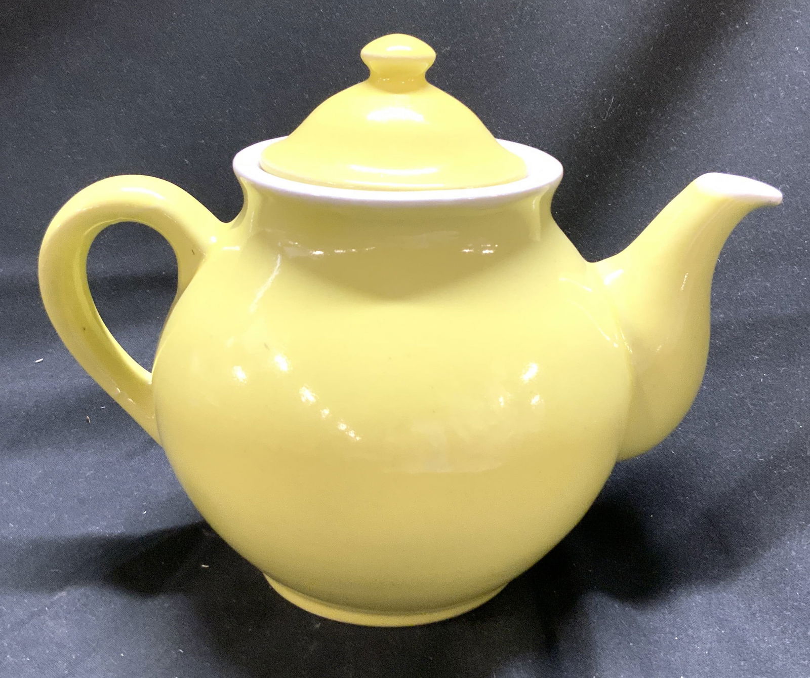 Vintage Ceramic Teapot w Lid Yellow (1 of 8)