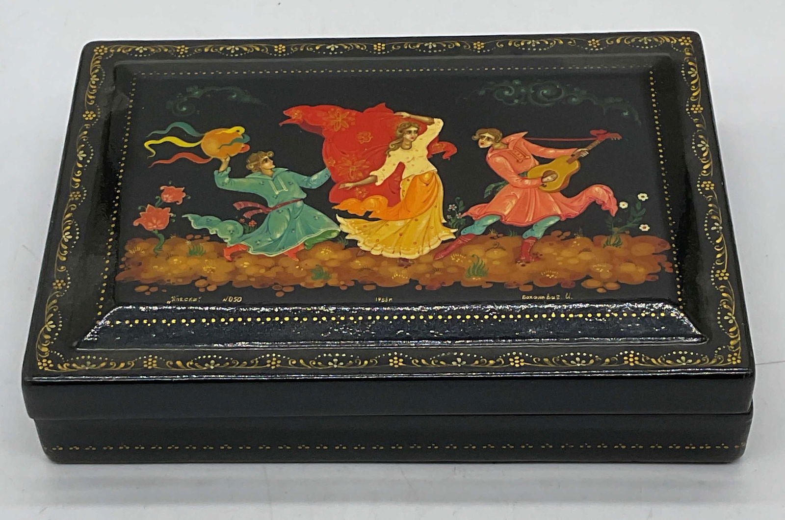 Vintage Lacquered Wood Dresser Jewelry Box (1 of 6)