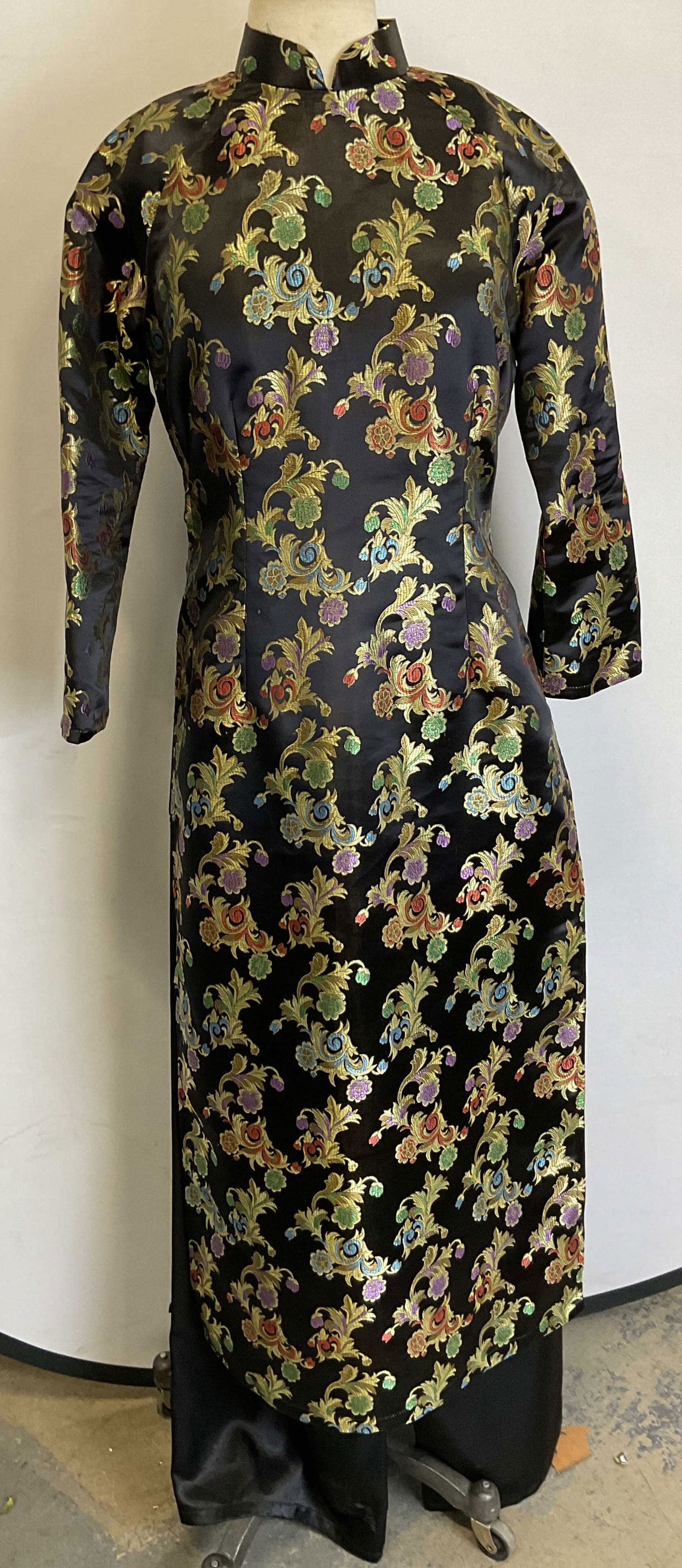 Set 2 Vtg Yaly Fashion Company Black Silk QiPao (1 of 9)