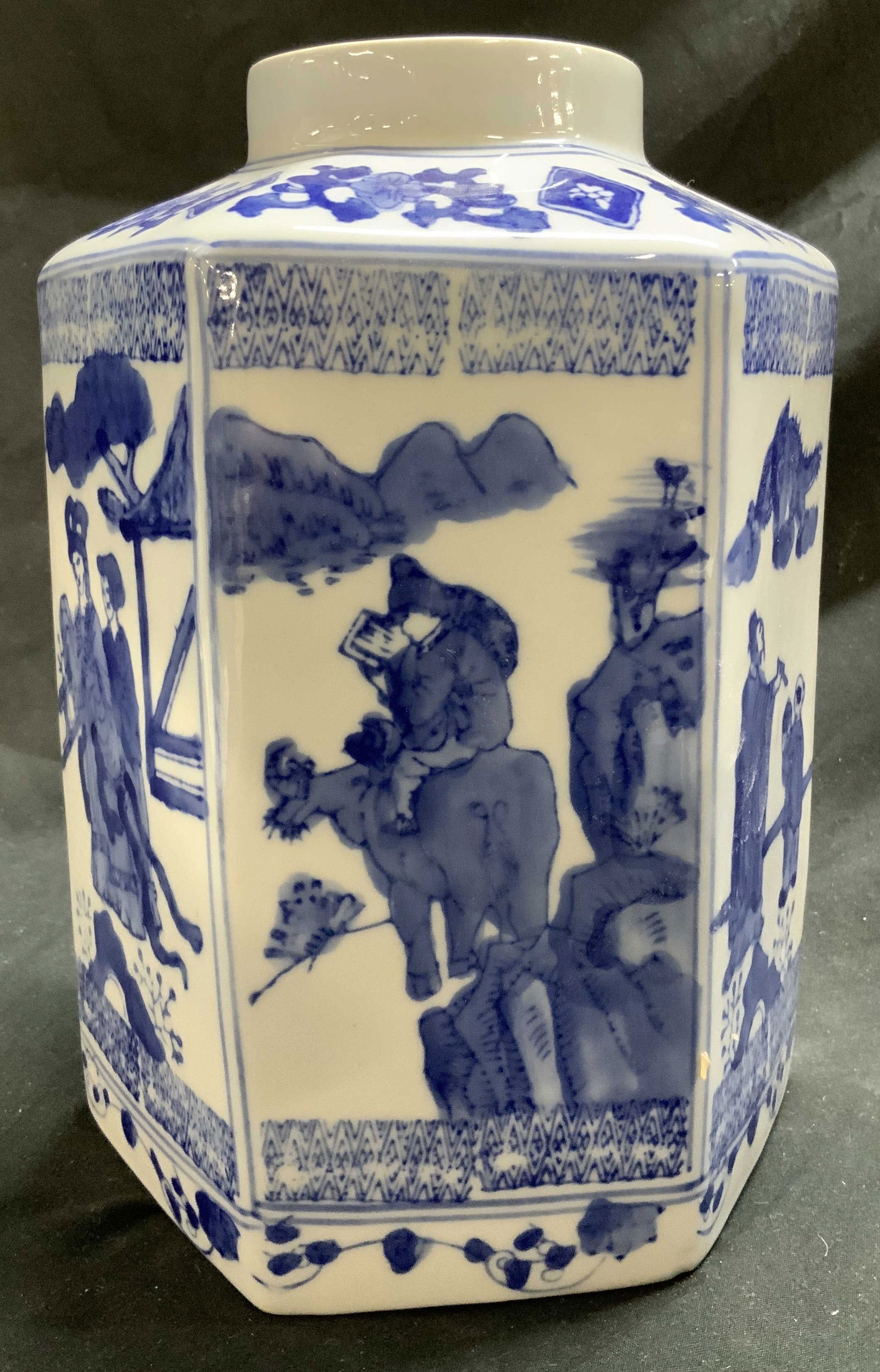 TwosCompany Canton Collection Chinese Porc Vase (1 of 7)