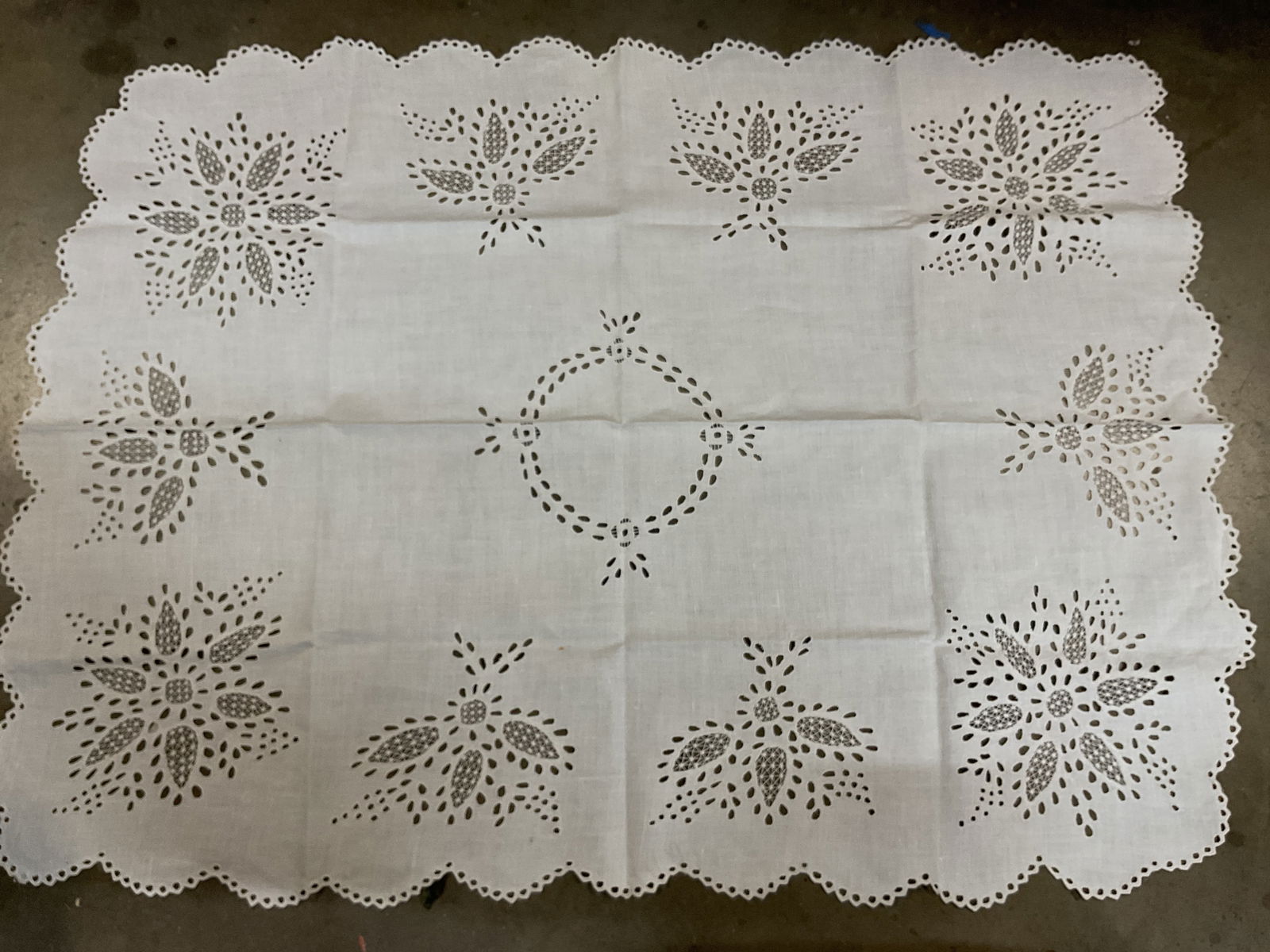 Vtg Linen Cut Out Floral Pattern Table Cloth (1 of 7)