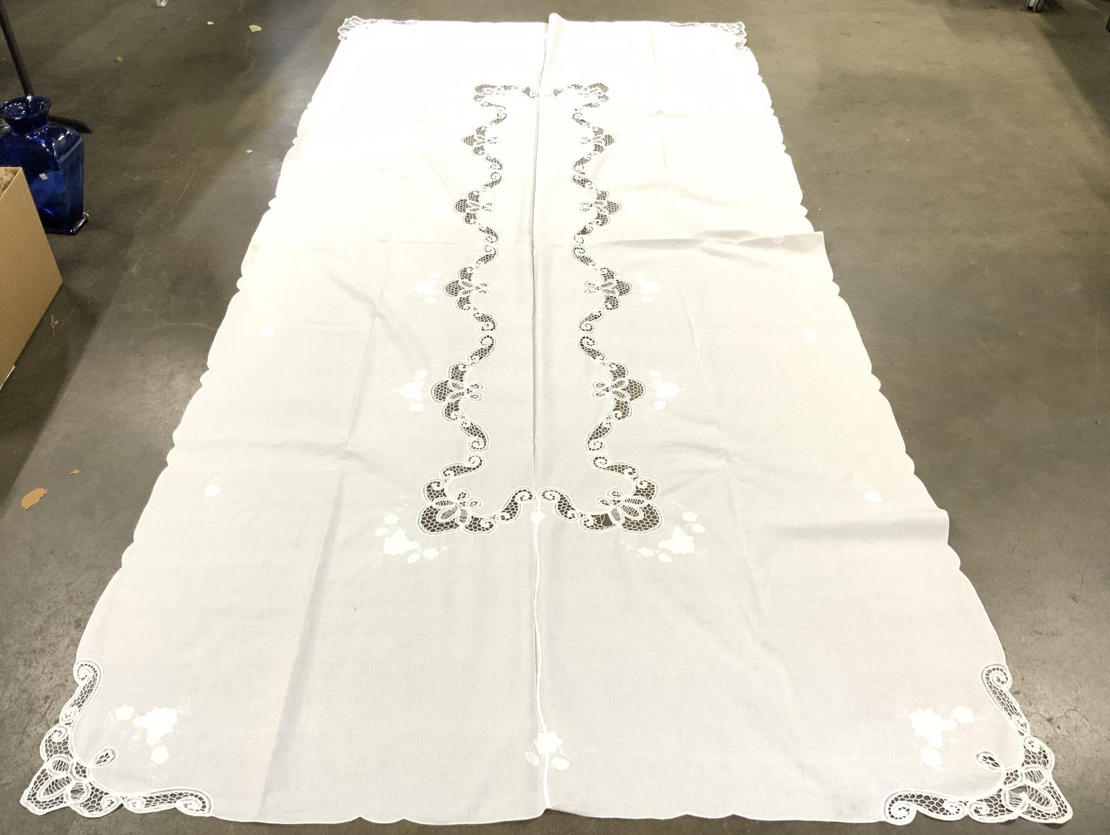 Vintage Wht Fine Lace Cotton Tablecloth (1 of 7)