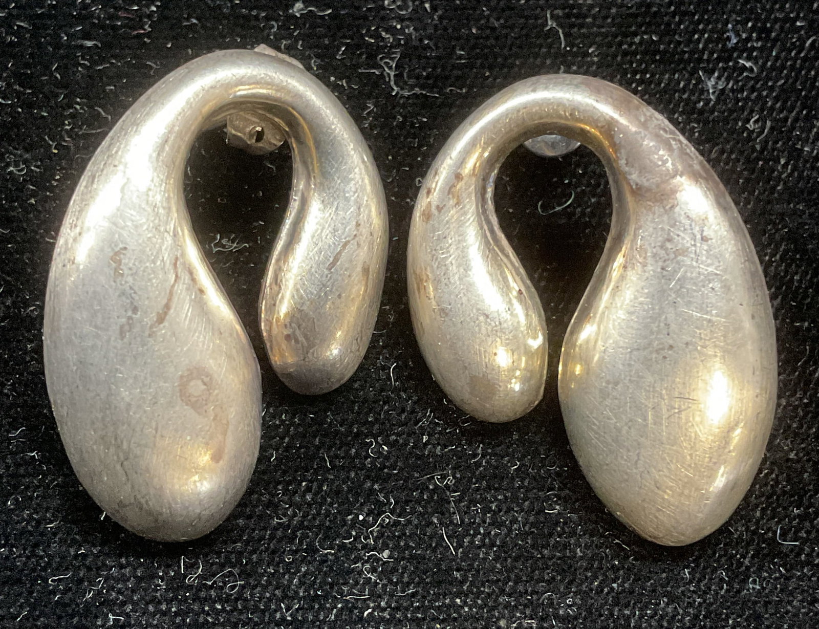 Vintage Sterling Silver Drop Earrings, Mexico: Vintage sterling silver earrings with double drop motif. Marked sterling. Made in Mexico. Measure approx 1.25 x 1 inches. Total weight 11.5 grams. Some scratching. Jewelry, estate jewelry, fine jewelr