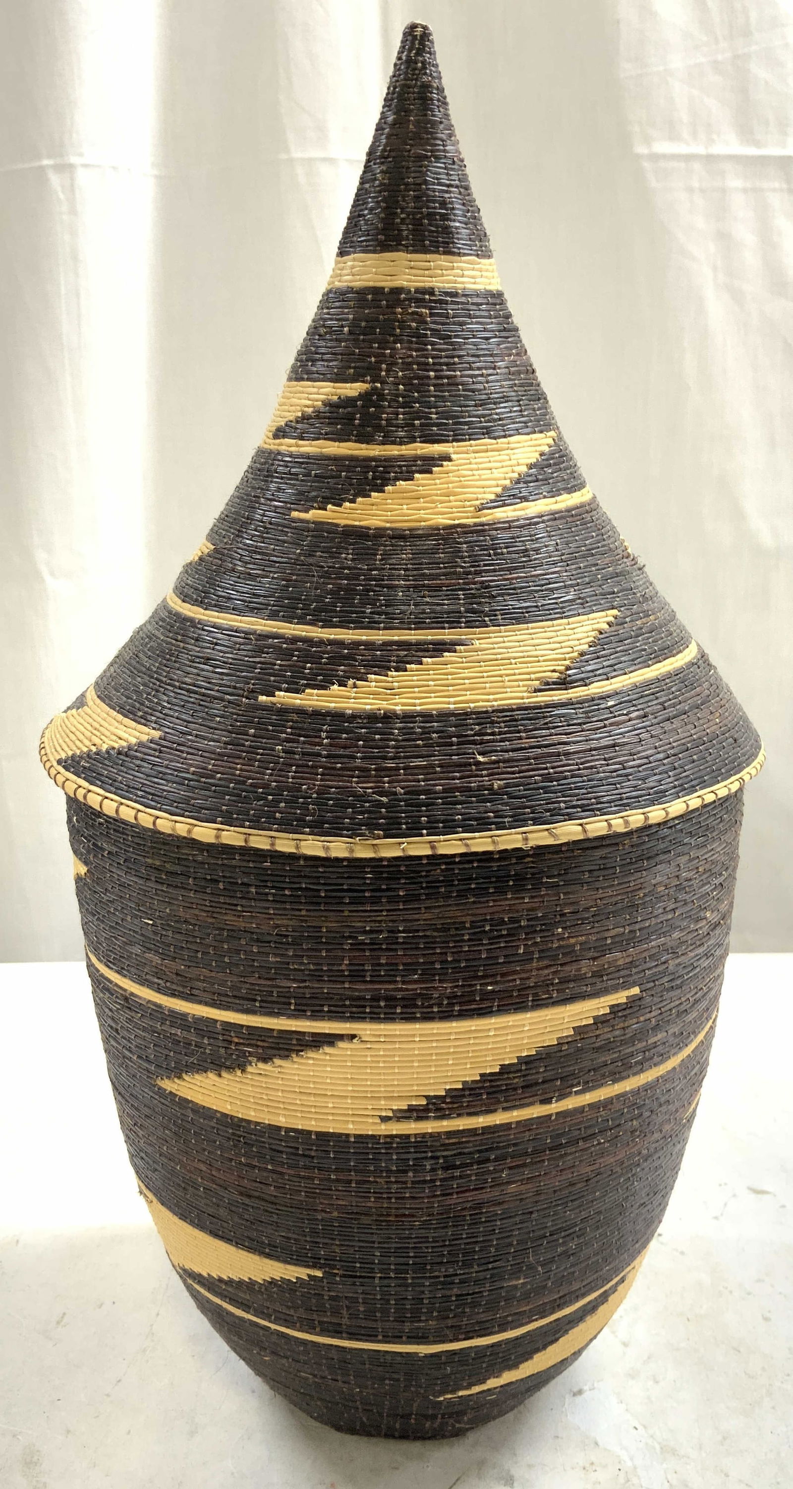 Vtg Tutsi Agaseki African Bskt Rwanda/Burundi Lid (1 of 8)