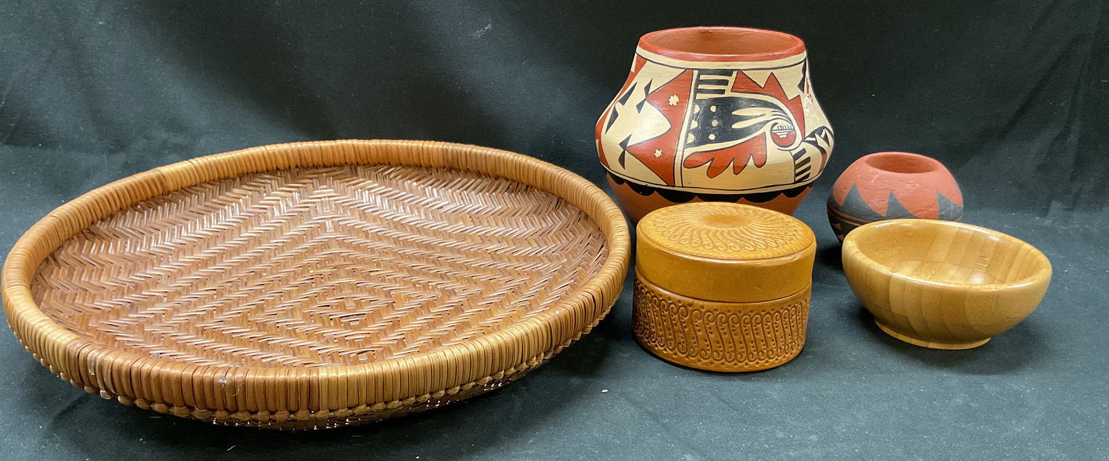 Lot 5 Signed Tableware, Pottery Wood Rattan Leather (1 of 14)