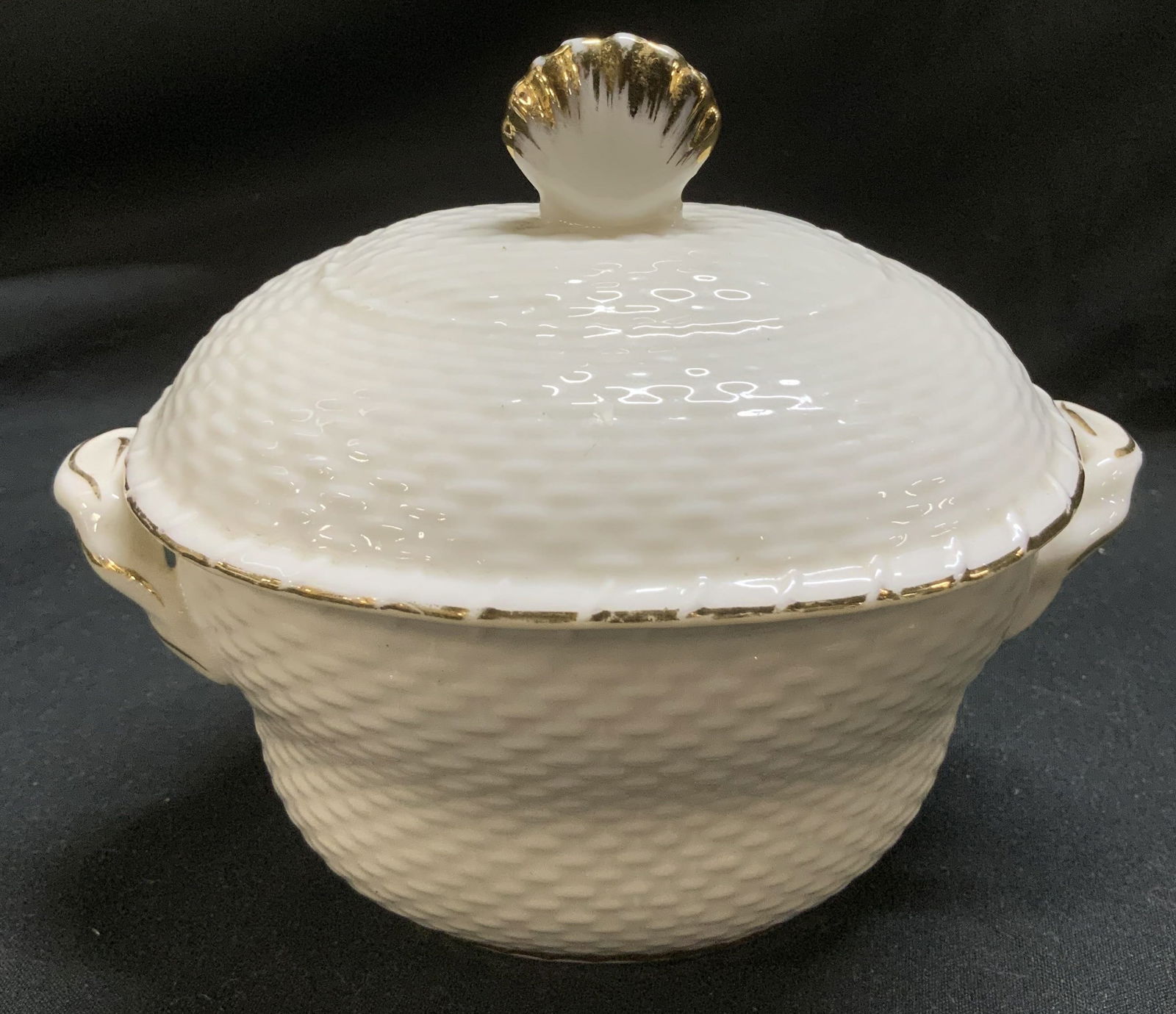 NANTUCKET Seashell Porcelain Lidded Sugar Bowl (1 of 7)
