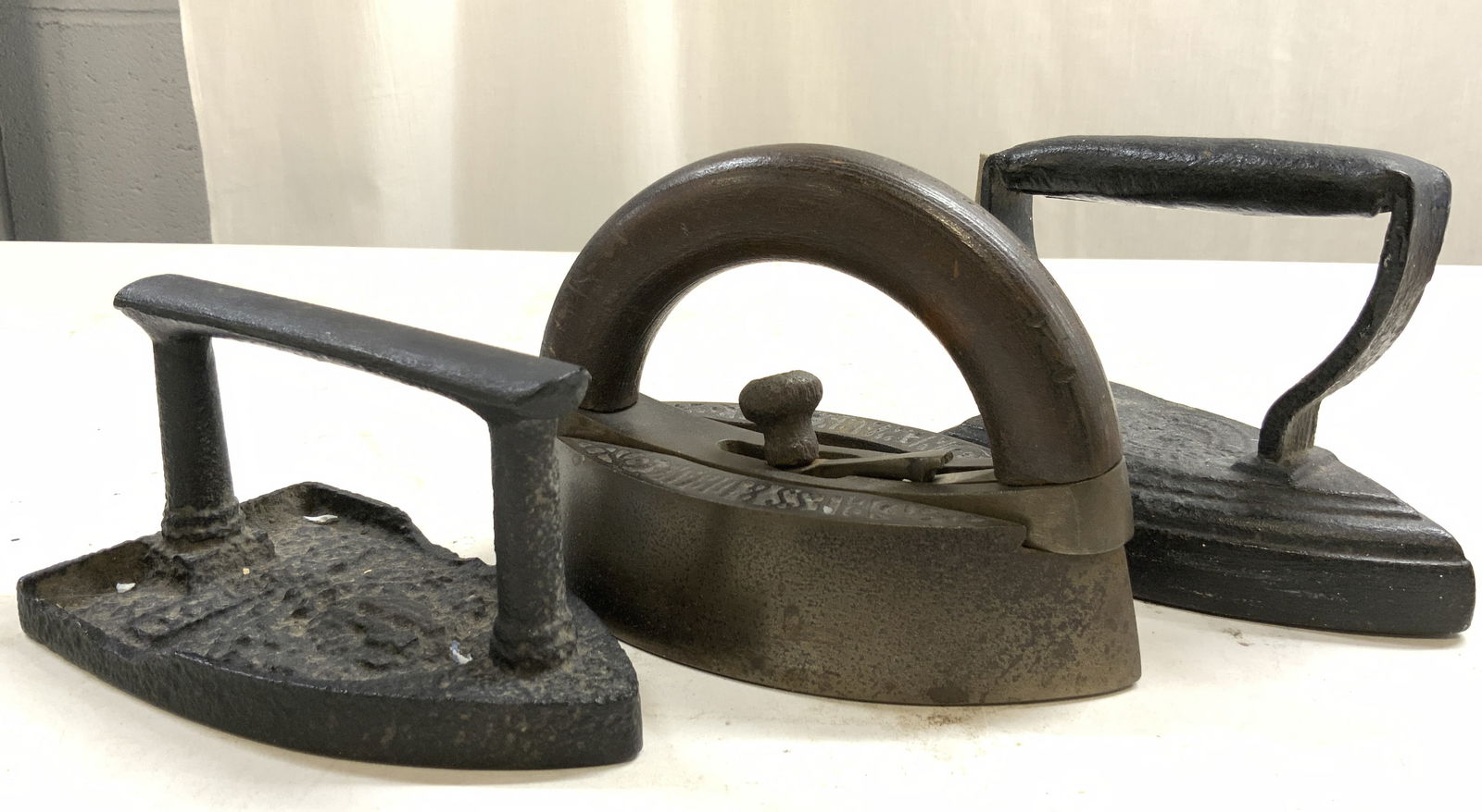 Lot 3 Antique Assorted Irons Bless & Drake, & More (1 of 7)