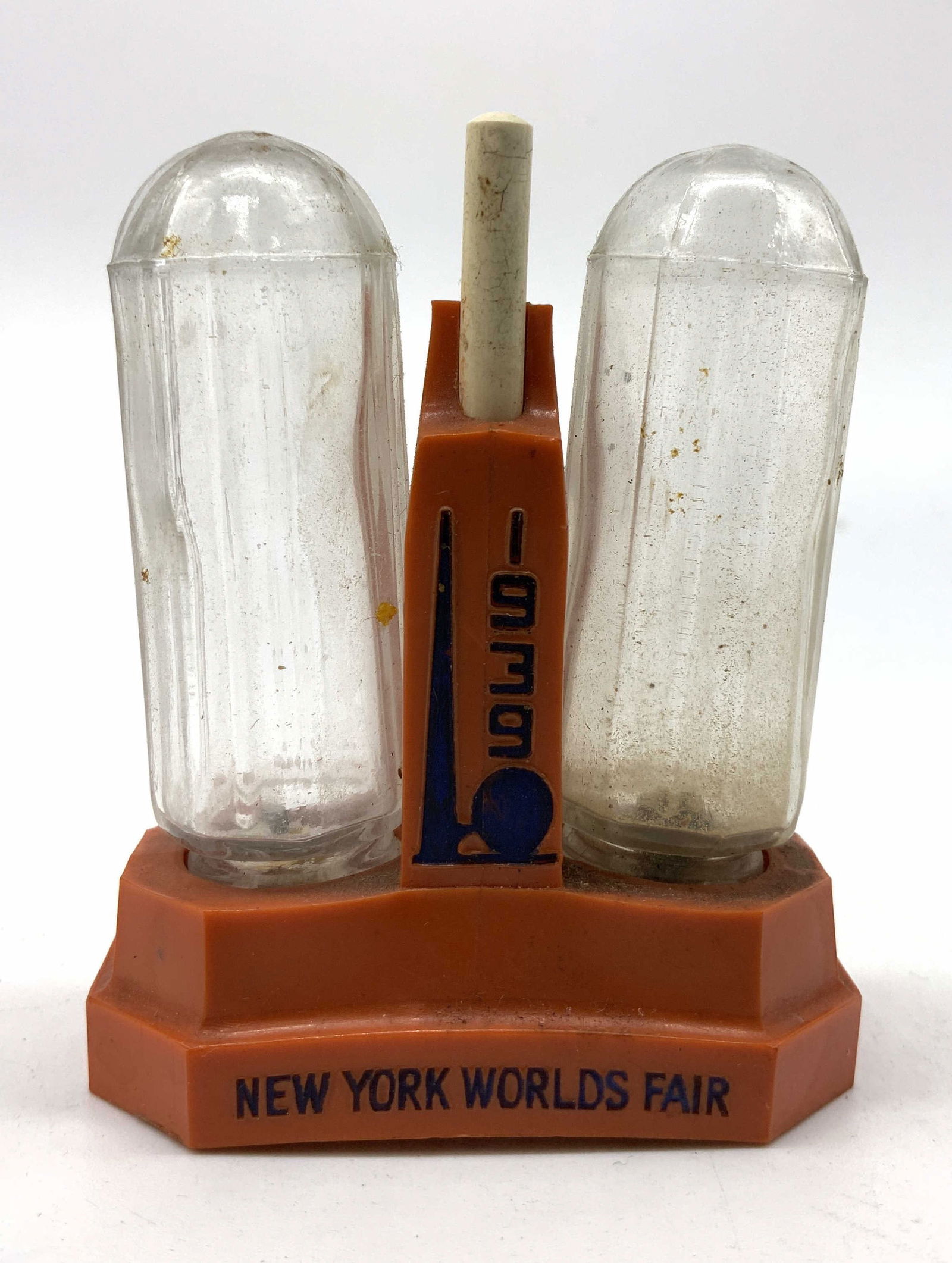 1939 NY Worlds Fair Salt & Pepper Shaker Set (1 of 6)