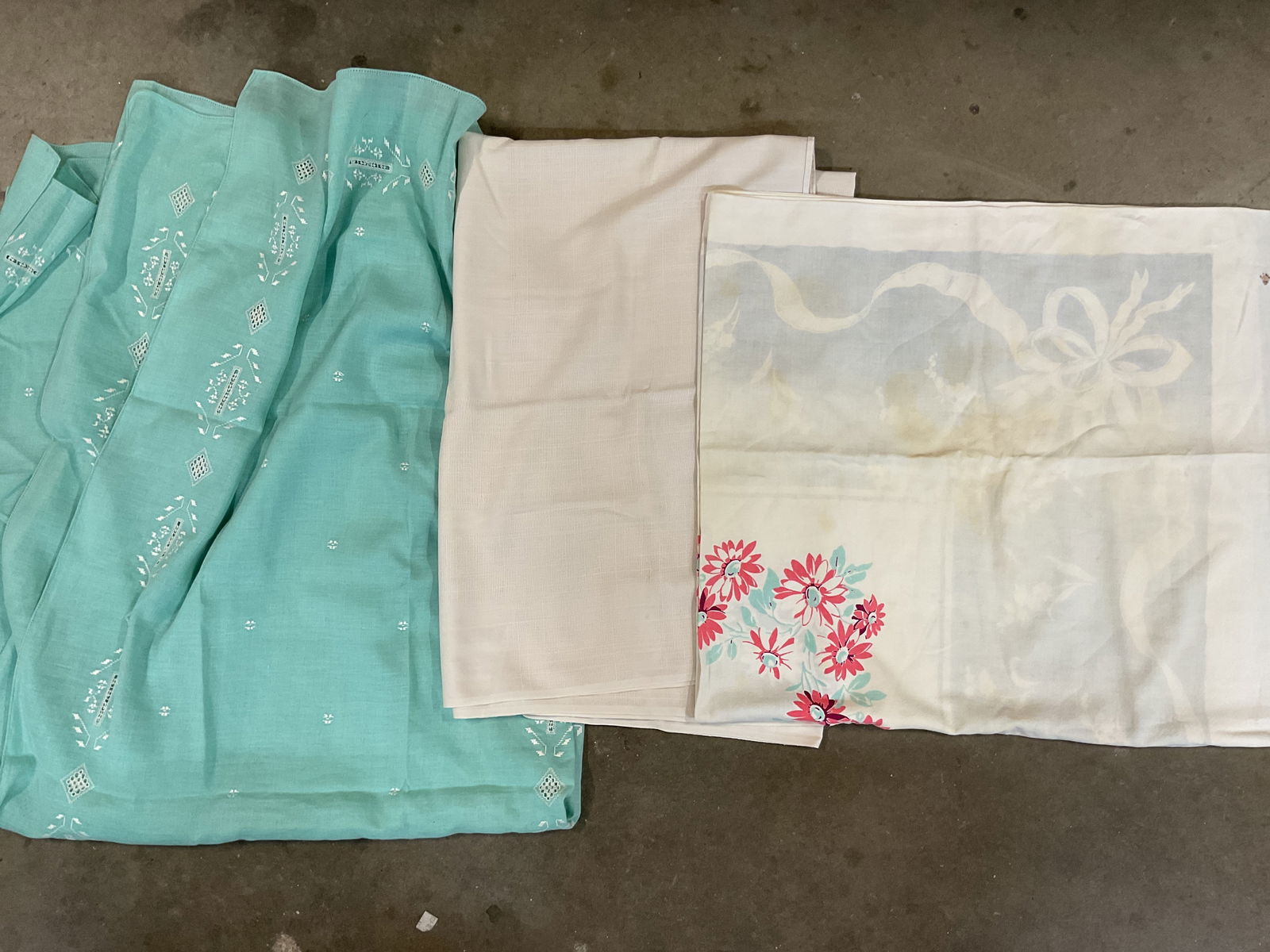 Lot 3 Vtg Embroidered Printed Linen Tablecloths (1 of 10)