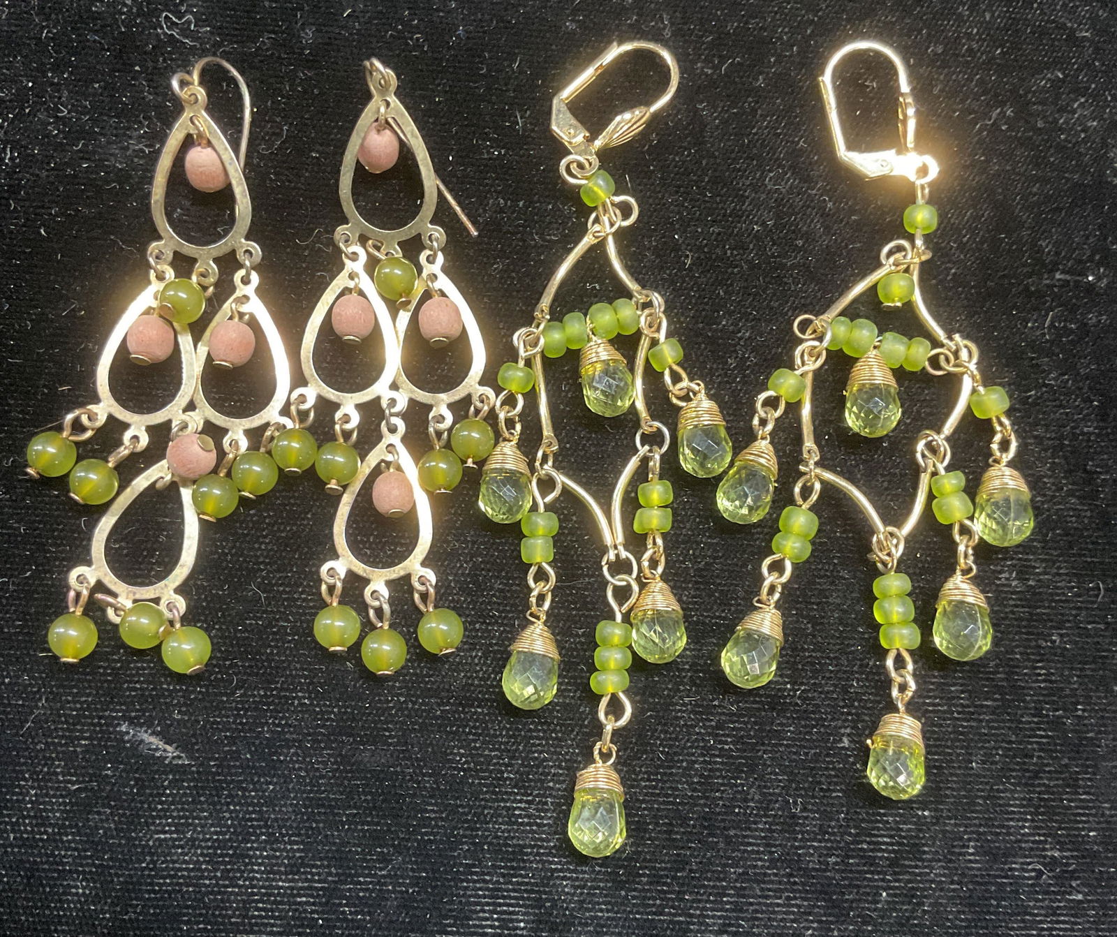 Lot 2 Vintage Gold Tn Green Chandelier Earrings (1 of 6)