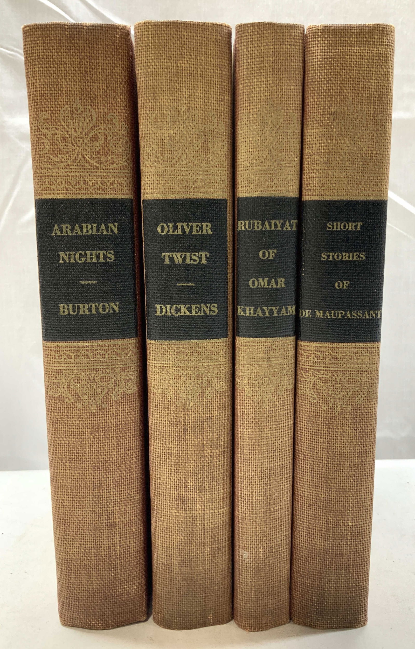 4 Vntg De Luxe Edts Club 1930s Bks HUGO+ illustr (1 of 15)