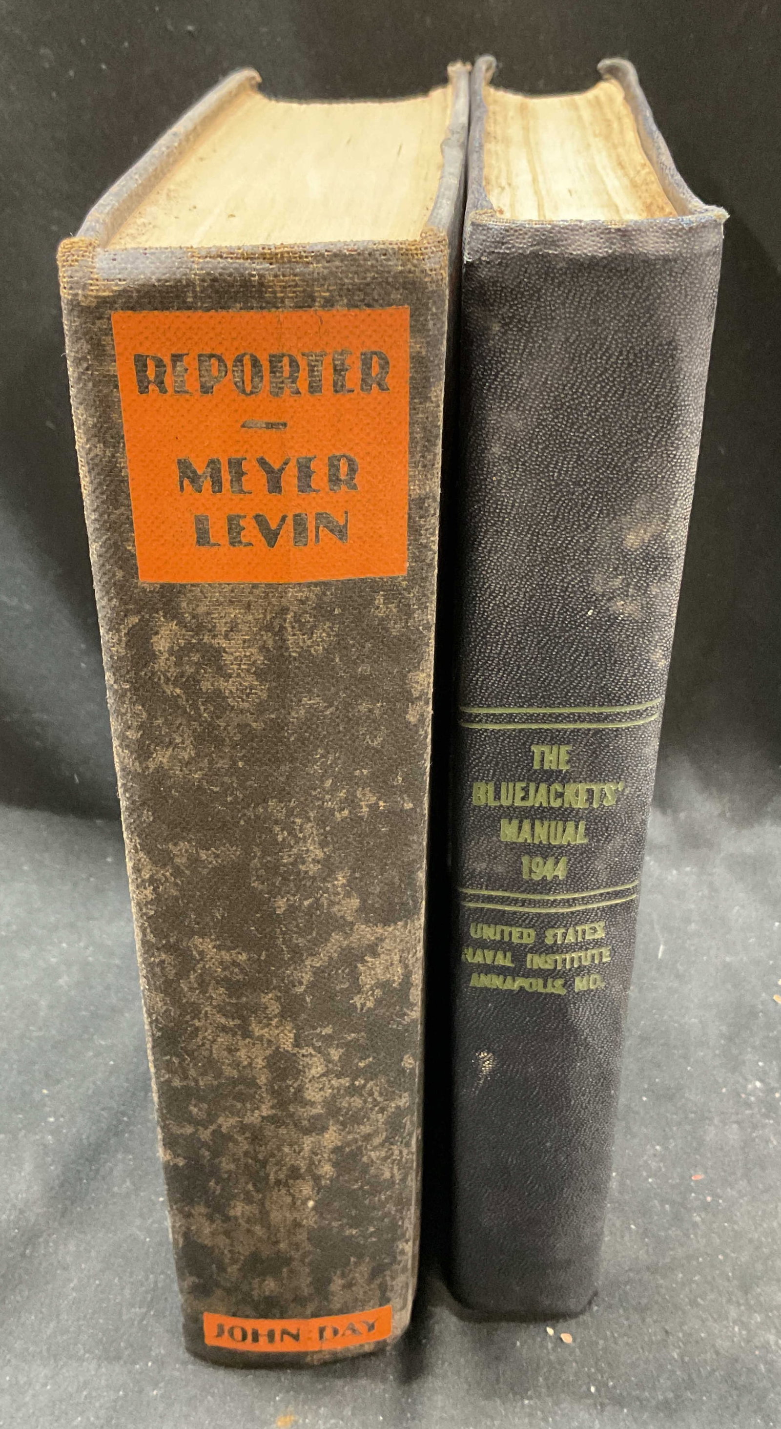 2 Atq Reporter The Bluejackets Manual Books 1929+: Lot 2 antique Reporter, The Bluejackets Manual books. Lot includes Reporter by Meyer Levin and 1944 The Bluejackets Manual by the United States Navy. Copyright 1929 by Meyer Levin. Published by The Jo