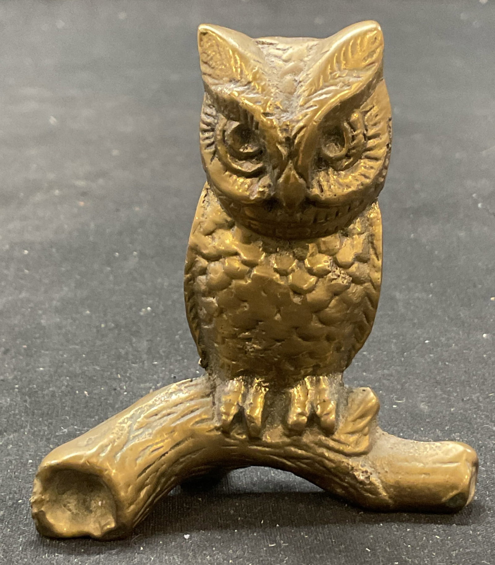 Vtg Brass Owl Perched on Log Figurine: Vintage brass small owl perched on log figurine. Small brass figurine of a perched owl on a log/stick design. Sticker says, Made in Taiwan, republic of China. Measures 2.5 x 2.75 inches. Some surface 