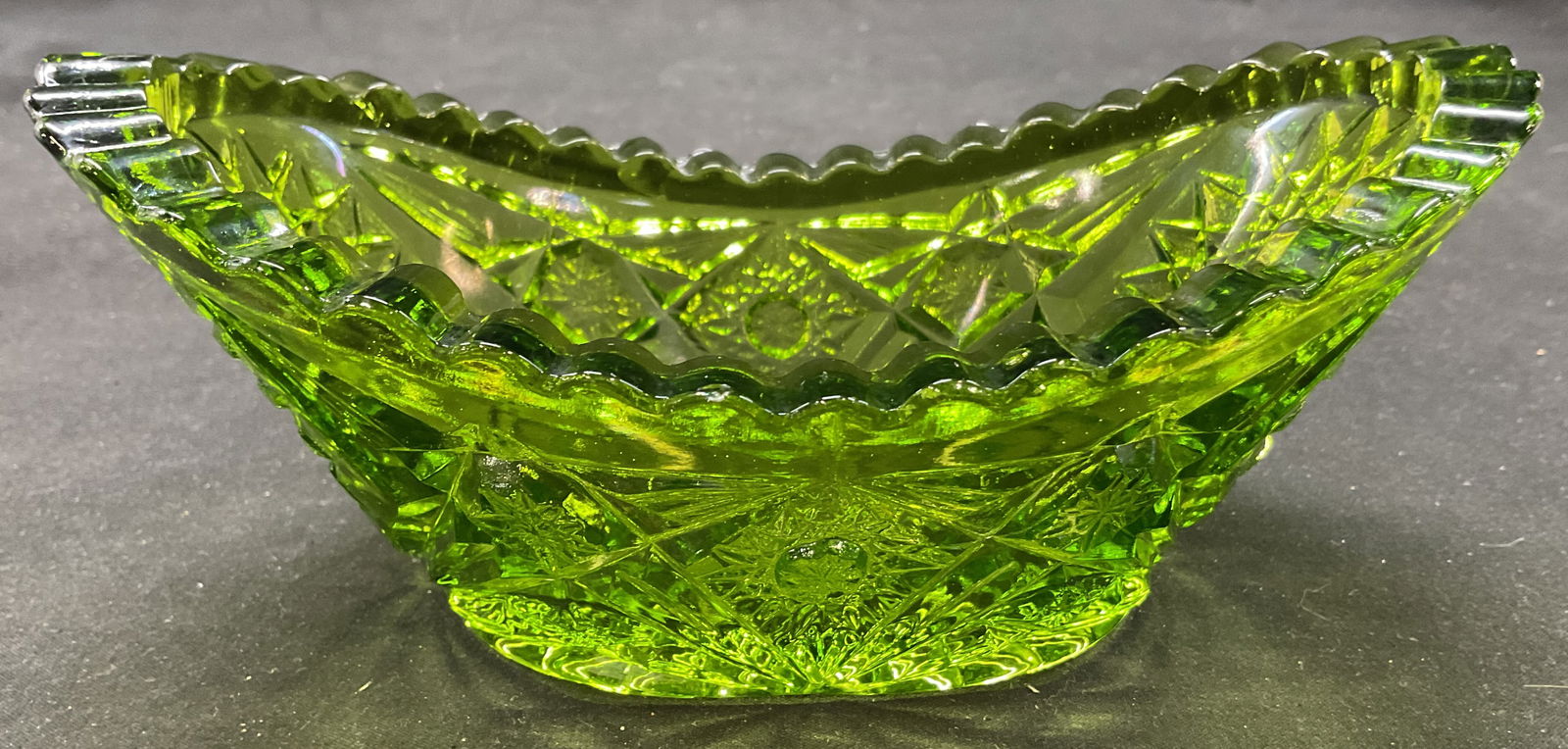 Vtg L. E. Smith Green Pressed Cut Glass Oval Bowl (1 of 8)