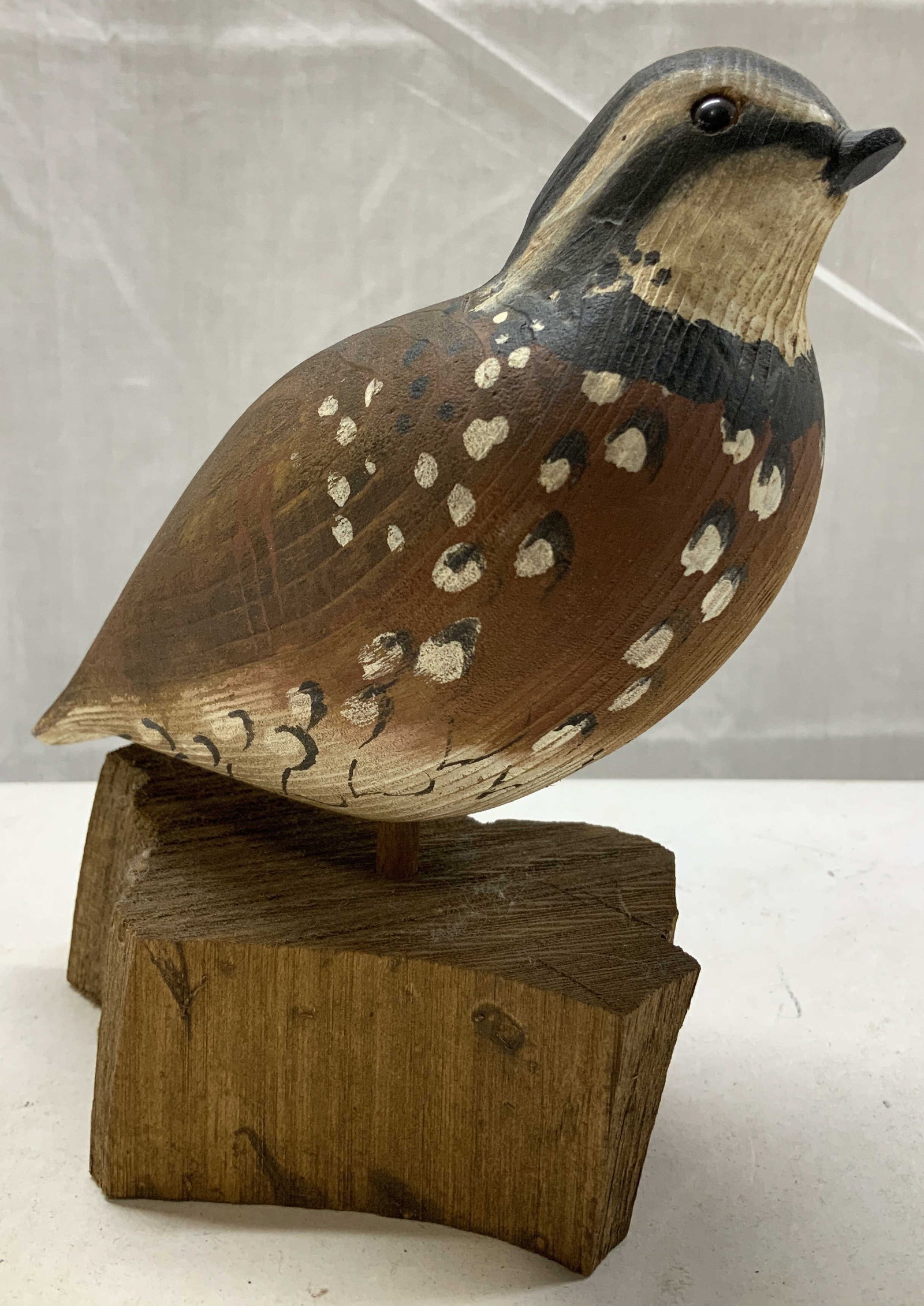 Vntg Folk Art Carved Wooden Bobwhite Quail Fig: Vntg Folk Art Carved Wooden Bobwhite Quail Figurine Wooden figurine featuring a hand-carved & hand-painted Northern Bobwhite Quail. Quail is standing on a wooden base. Surface wear consistent to age, 