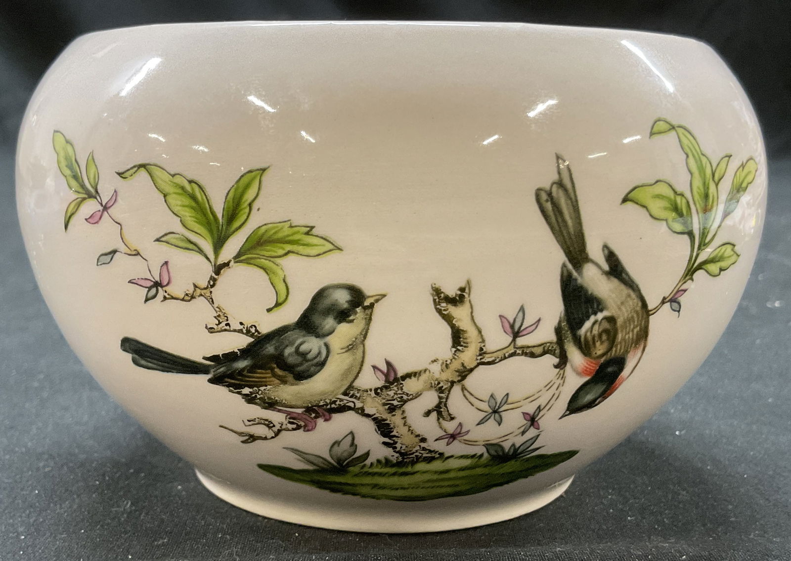 Vtg Hand Painted White Ceramic Bowl w Birds (1 of 8)