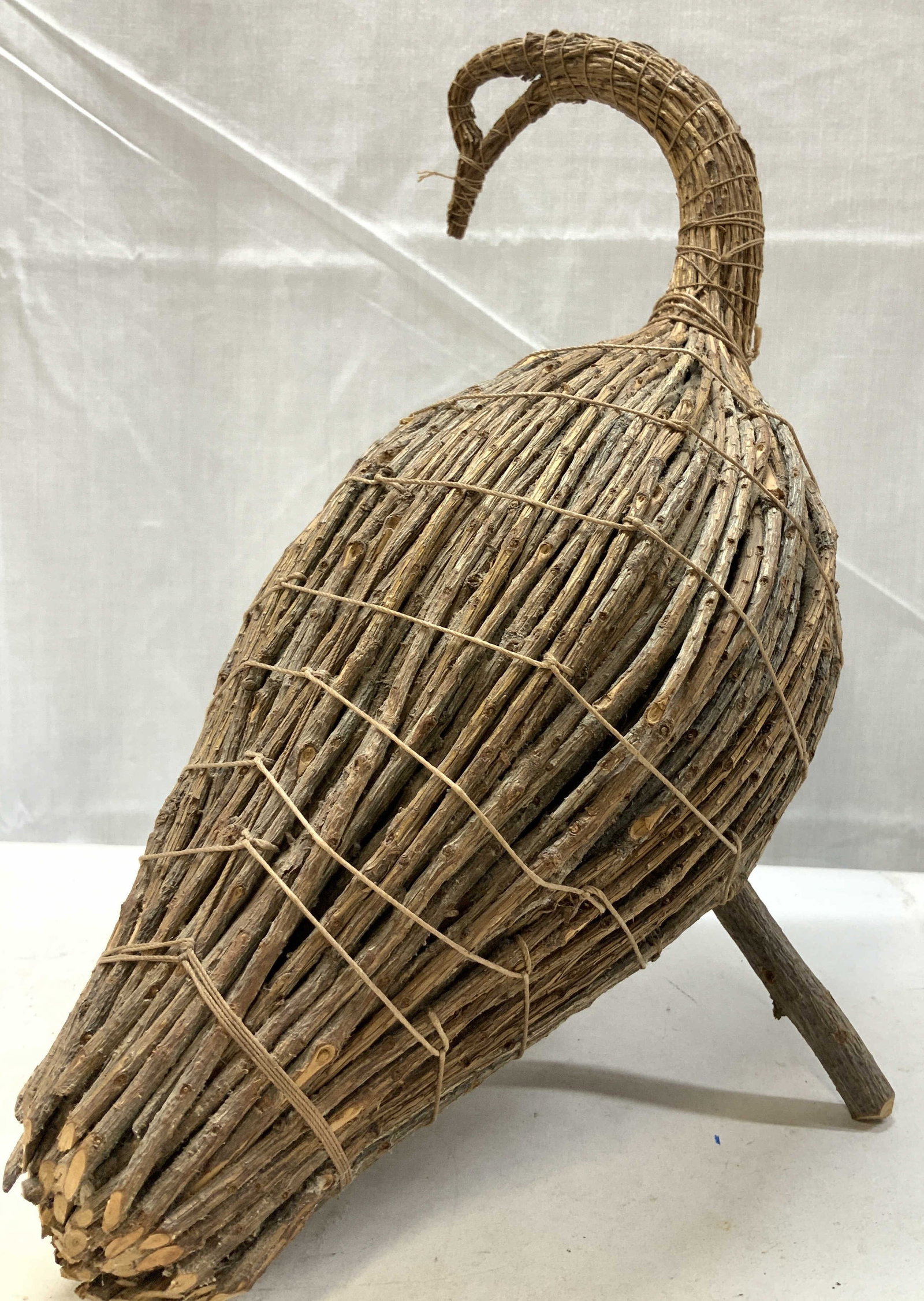 Vntg Folk Art Tamarack Twig Goose Figurine: Vntg Folk Art Tamarack Twig Goose Figurine Figurine depicting a goose that appears to be made from Takarack material. Goose has distinctive bundled twigs on the outer layers. Surface wear consistent t