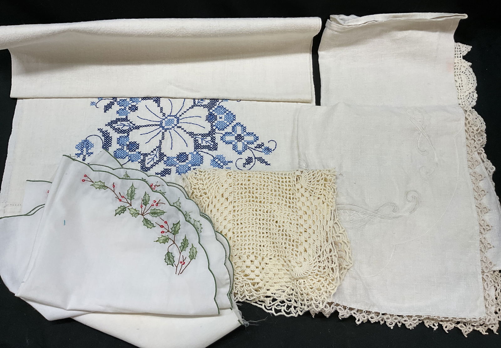 Lot10 Embroidered Cross Stitch Crochet Table Linen (1 of 17)