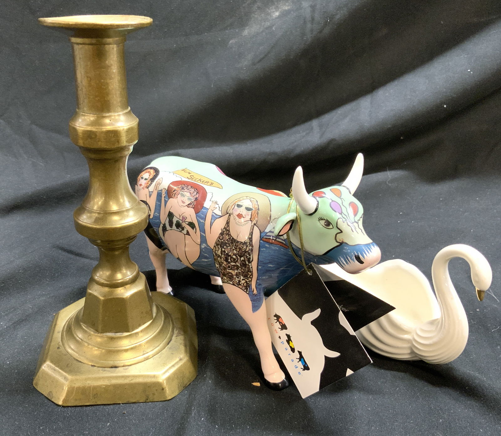 Lot 3 Tabletop Access 2001 Cow Parade Fun Seeker+ (1 of 9)