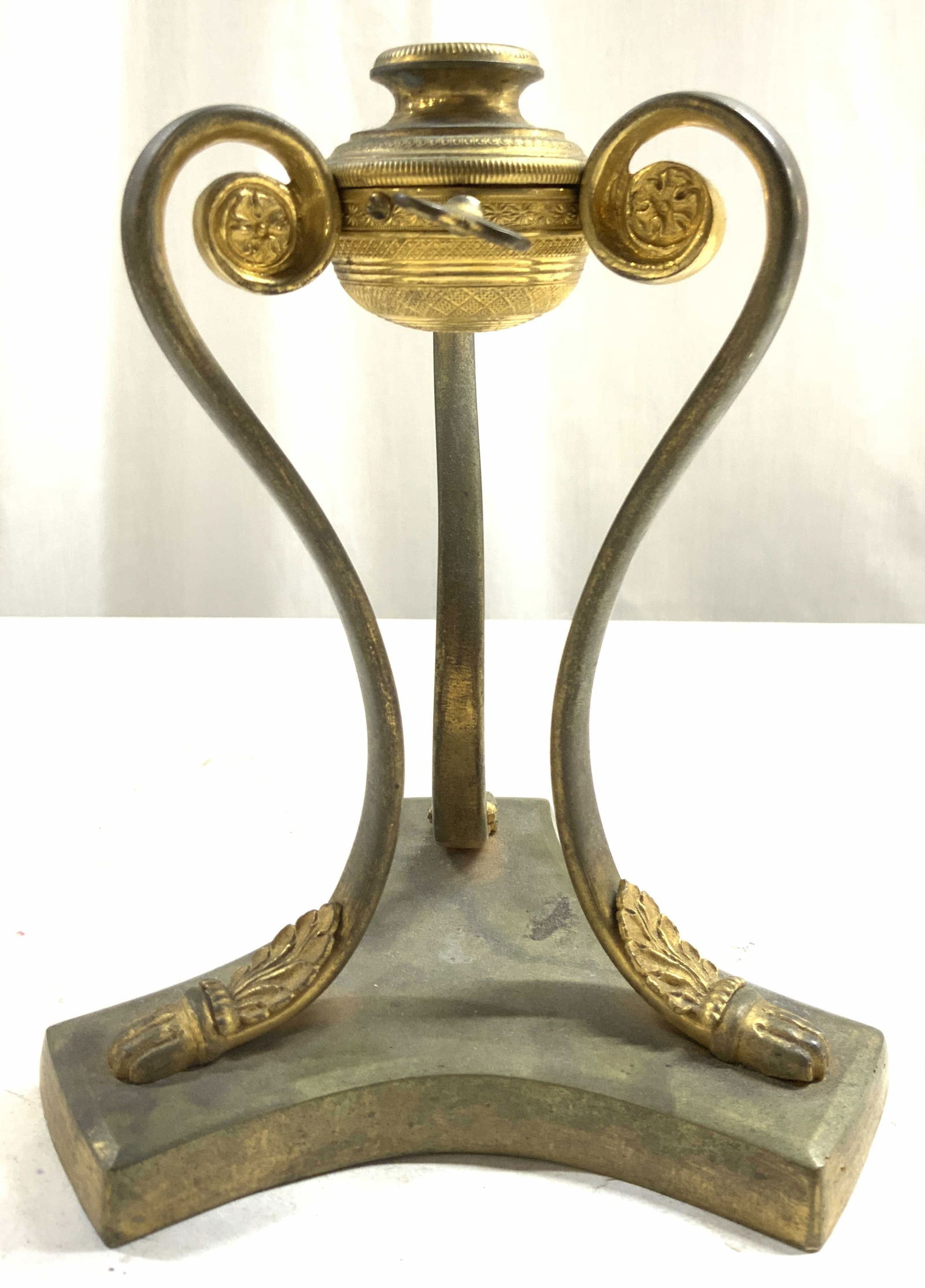 Antq Victorian Brass Oil Lamp Base W Feet (1 of 8)