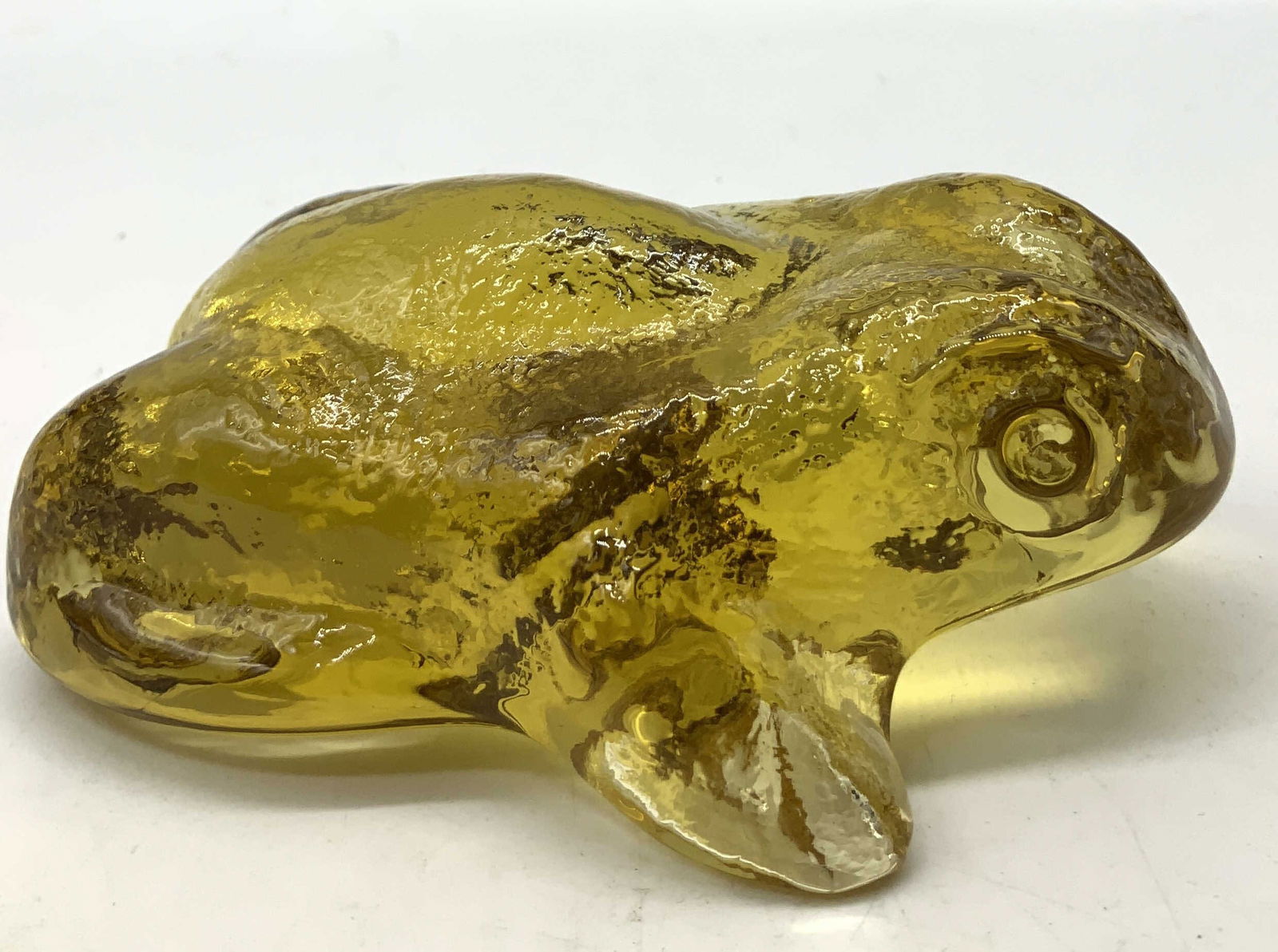 Vintage Amber Glass Frog Paperweight: Vintage Amber Glass Frog Paperweight Paperweight featuring an amber glass frog. Frog appears to be in a resting position. Surface wear consistent to age, use & exposure. Measurements: length 4in x wid
